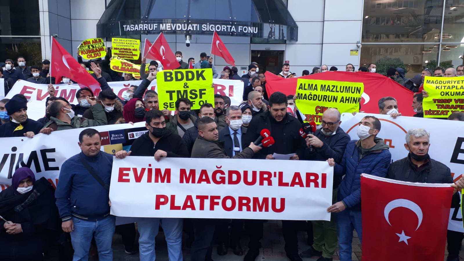 'Evim' mağdurları TMSF önünde eylem yaptı