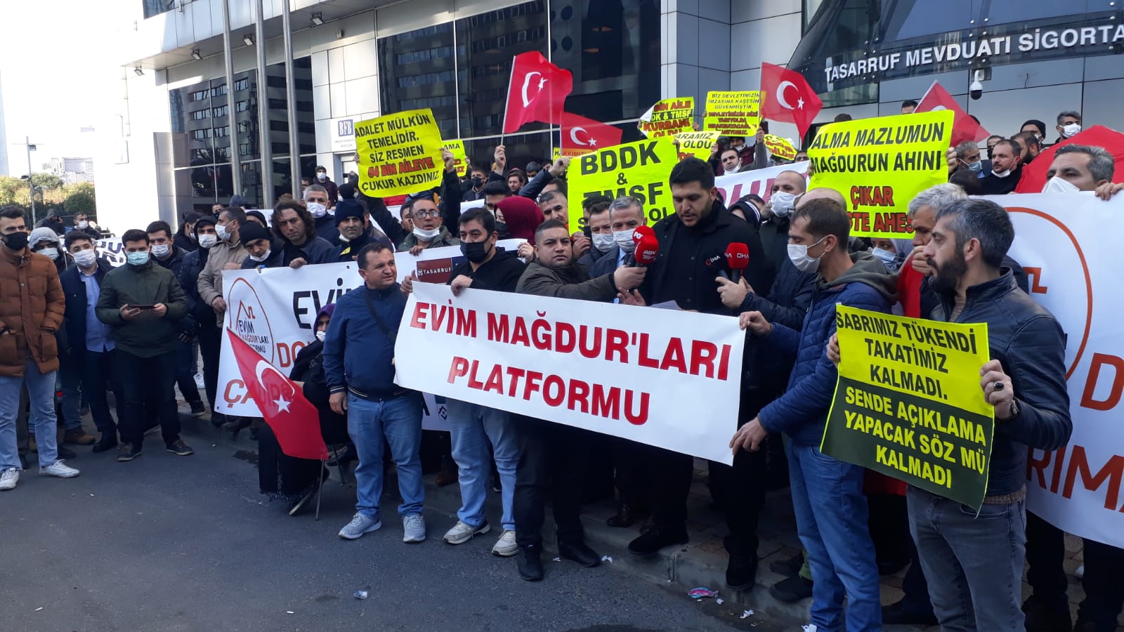 'Evim' mağdurları TMSF önünde eylem yaptı