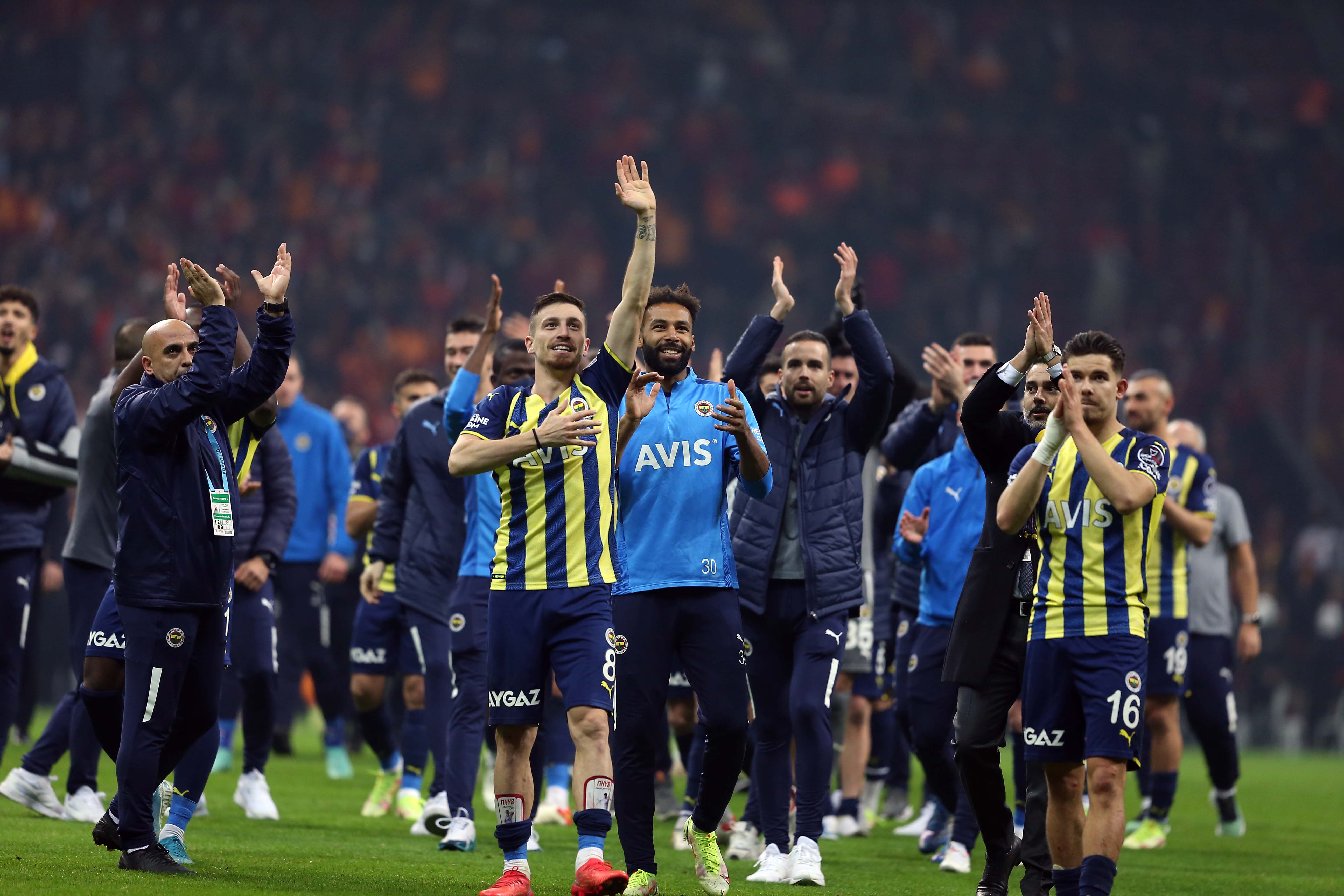 Fenerbahçe 'Bir Oyuncu Elendi' t-shirti çıkardı