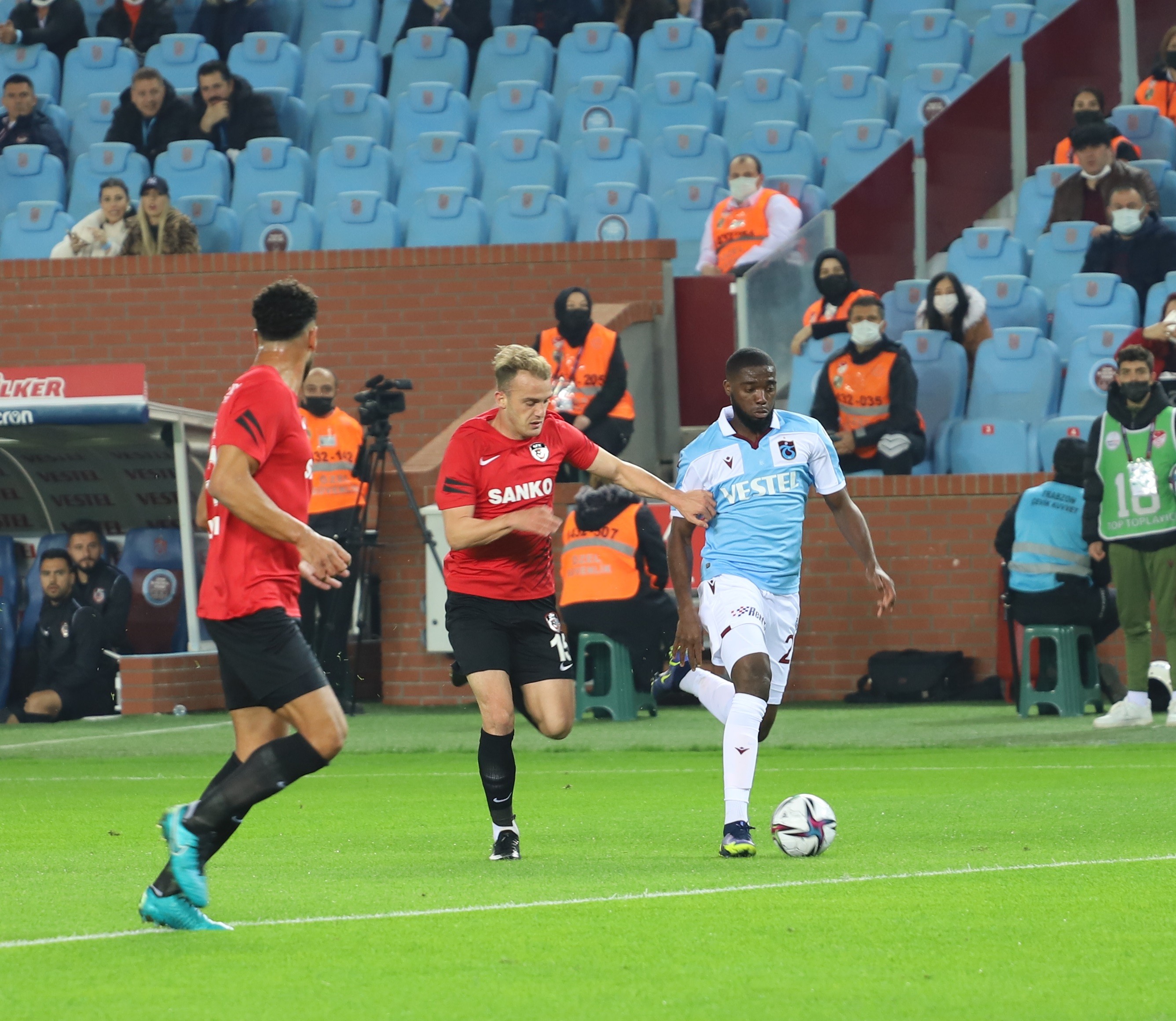 Trabzonspor liderliğini perçinledi| Trabzonspor 3-0 Gaziantep FK