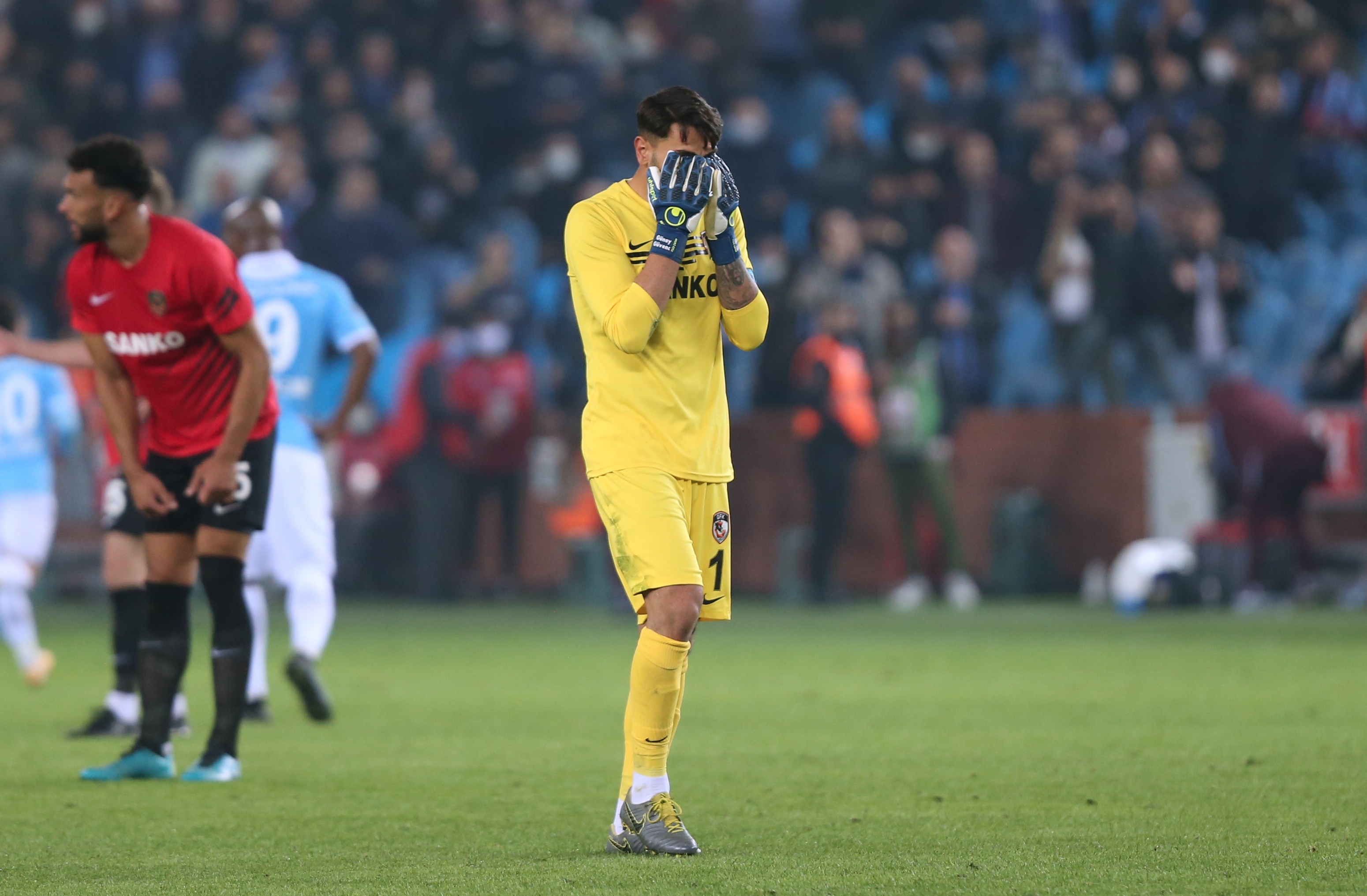 Trabzonspor liderliğini perçinledi| Trabzonspor 3-0 Gaziantep FK