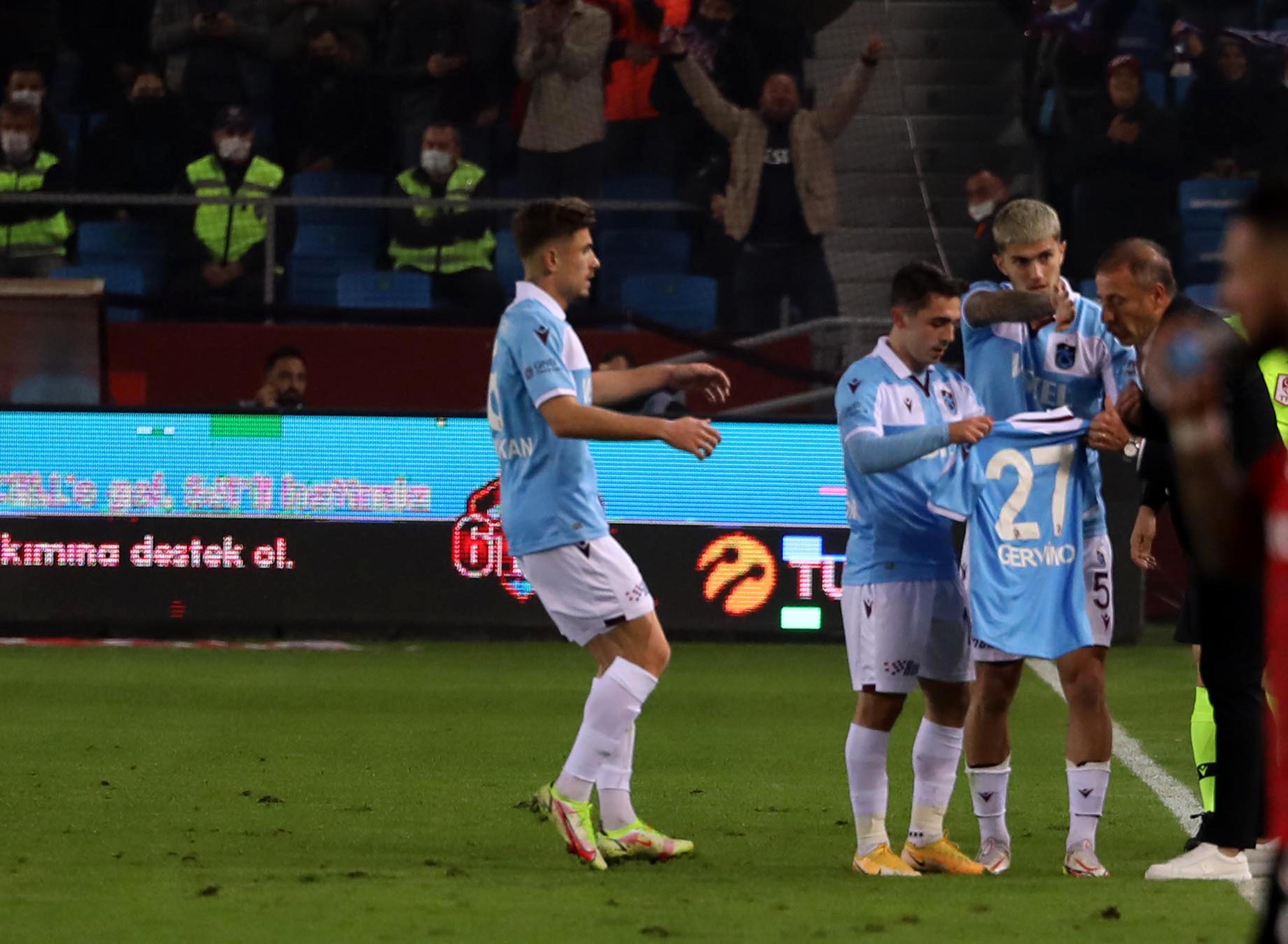 Trabzonspor liderliğini perçinledi| Trabzonspor 3-0 Gaziantep FK