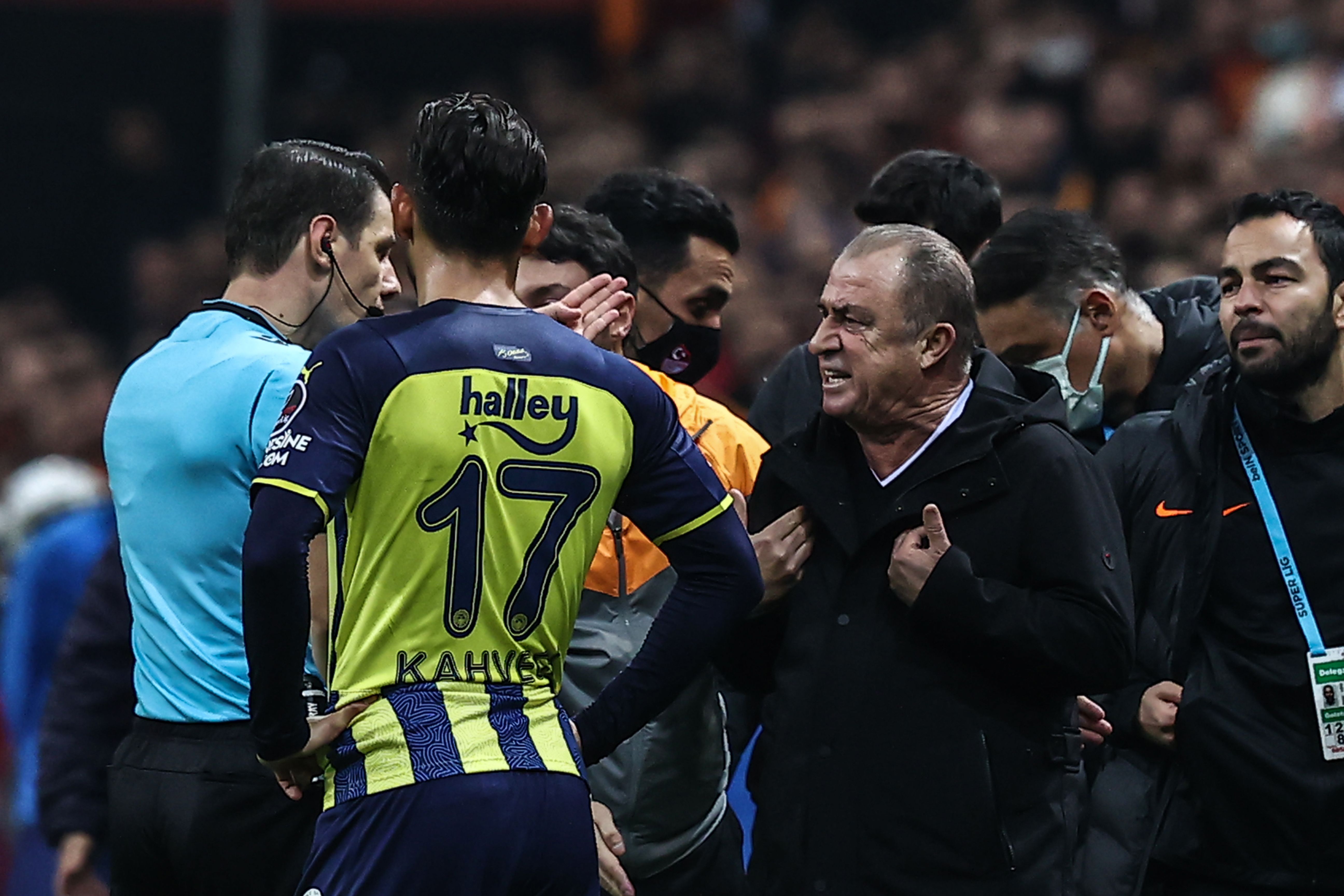 Fenerbahçe derbisi sonrası PFDK sevki Fatih Terim’i yakacak!