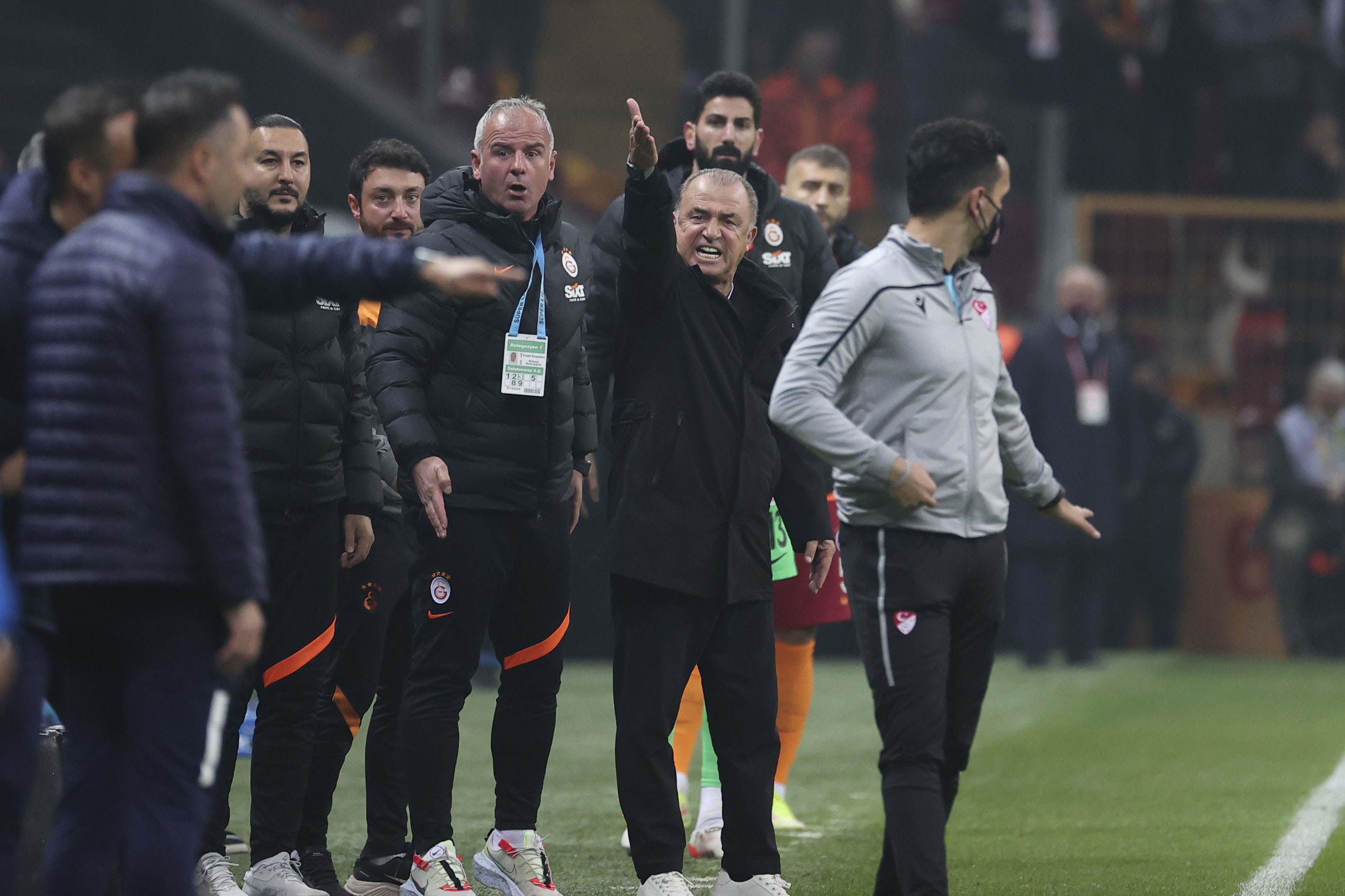 Fenerbahçe derbisi sonrası PFDK sevki Fatih Terim’i yakacak!