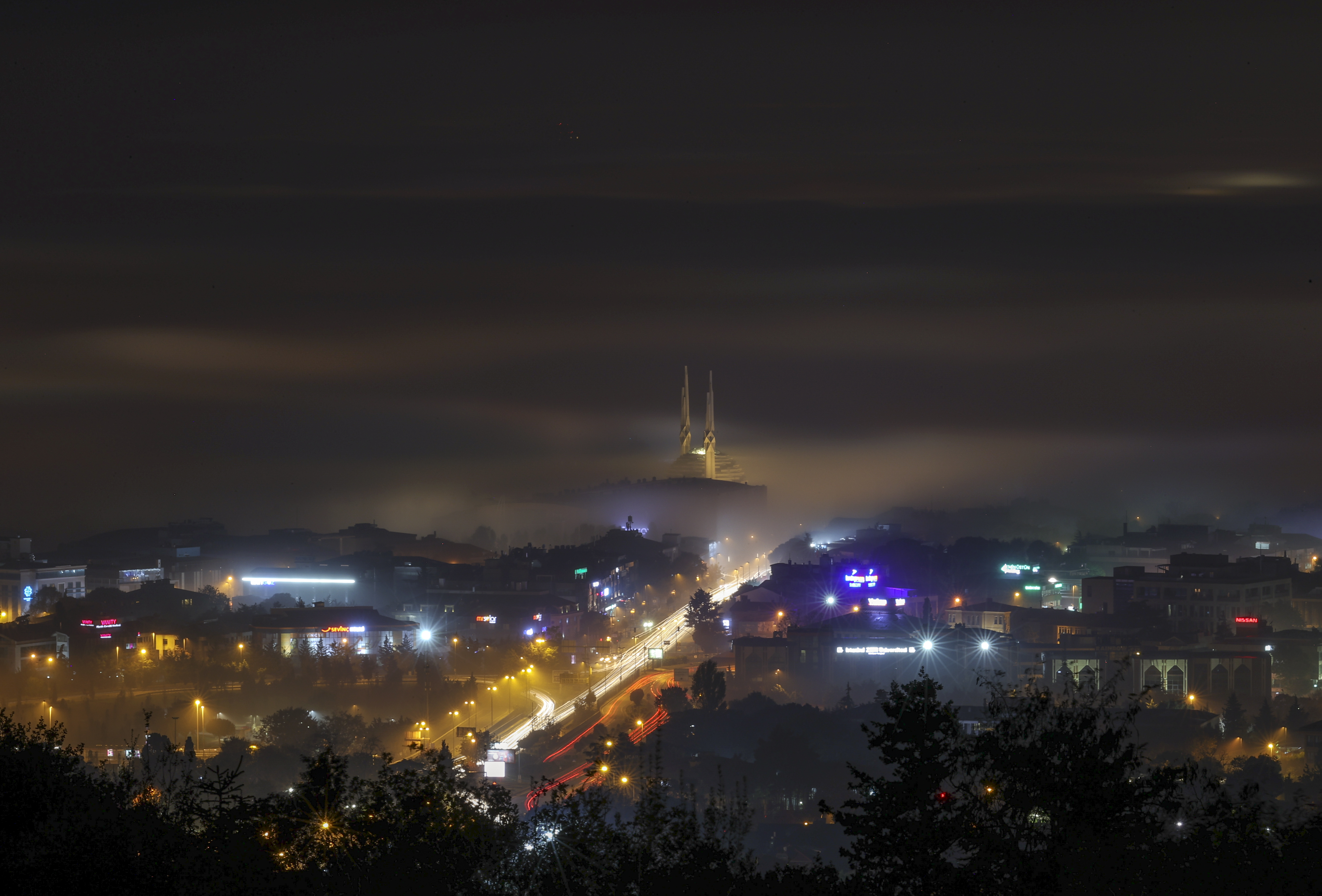 Son dakika... İstanbul'a sis çöktü: Göz gözü görmüyor; Meteoroloji uyardı