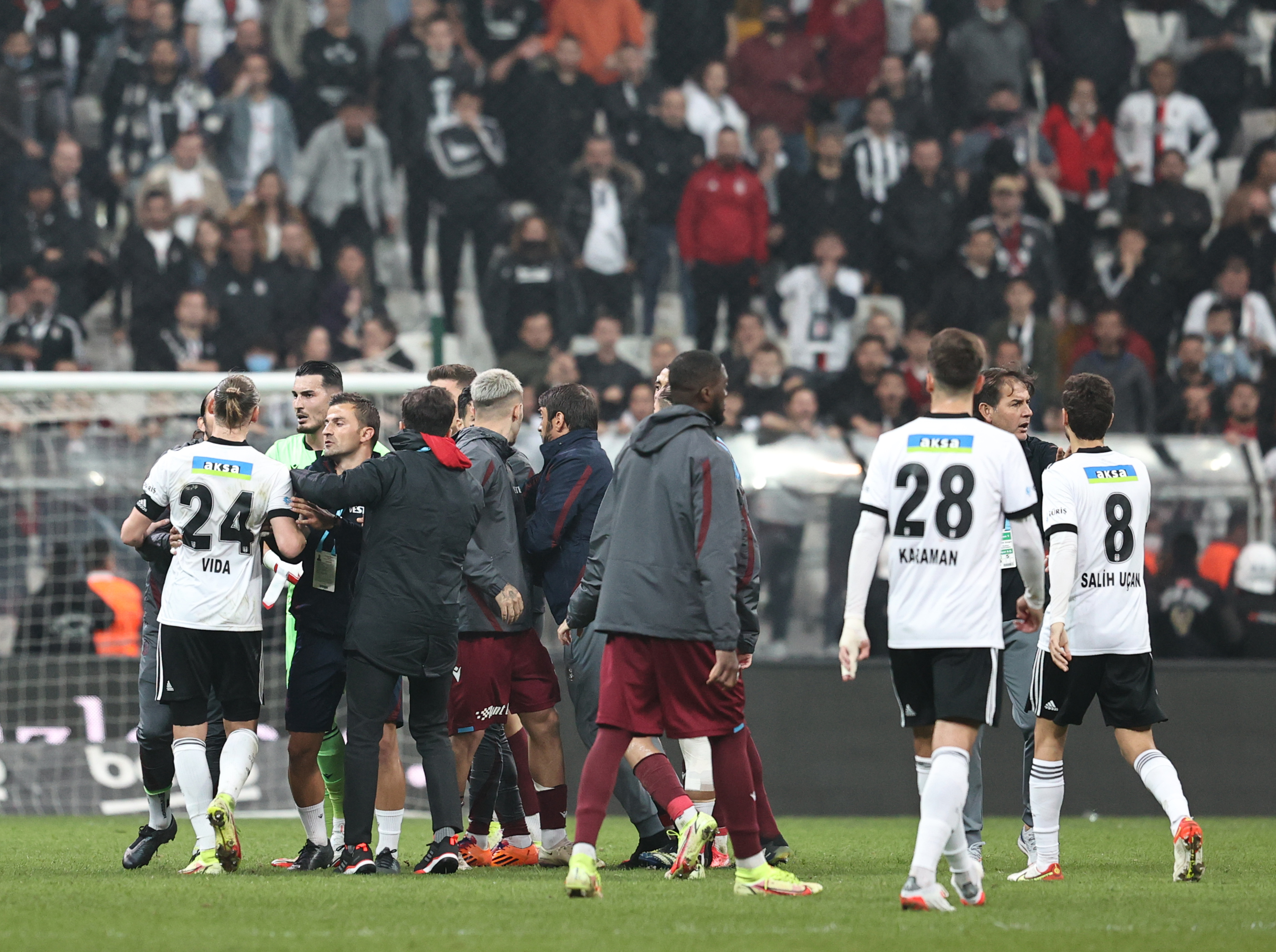 Rdıvan Dilmen'den Beşiktaşlı oyuncuya eleştiri