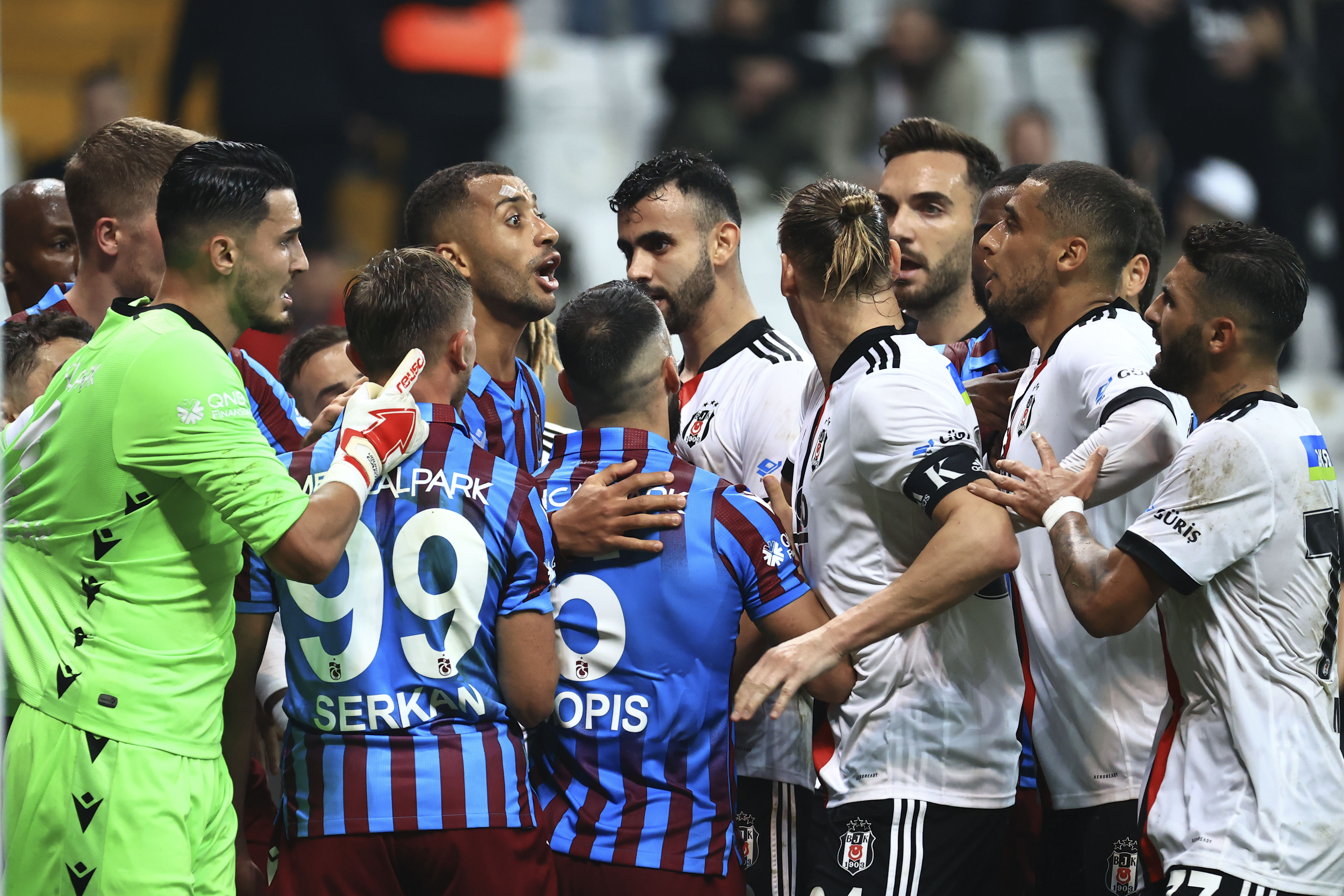 Rdıvan Dilmen'den Beşiktaşlı oyuncuya eleştiri