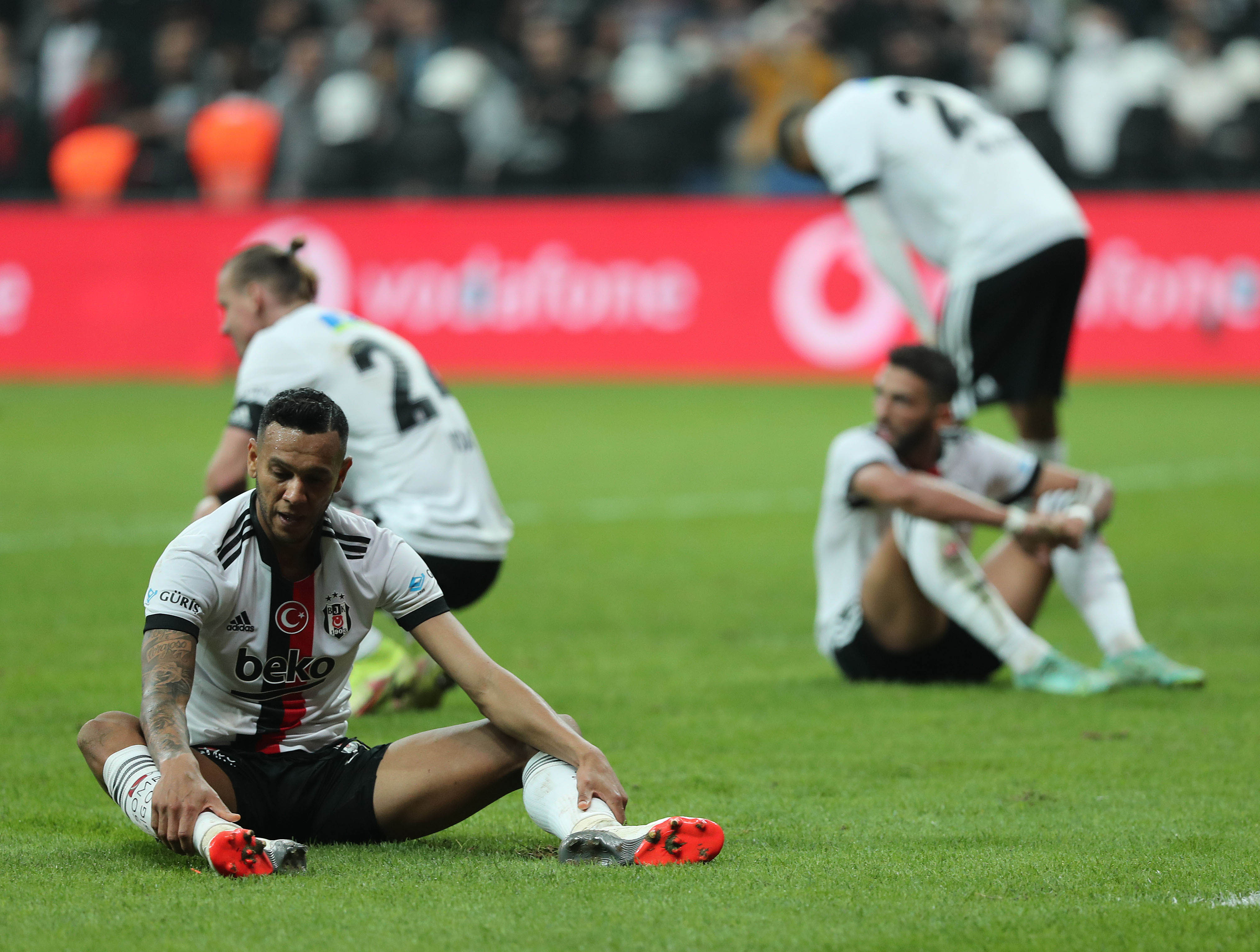 Rdıvan Dilmen'den Beşiktaşlı oyuncuya eleştiri