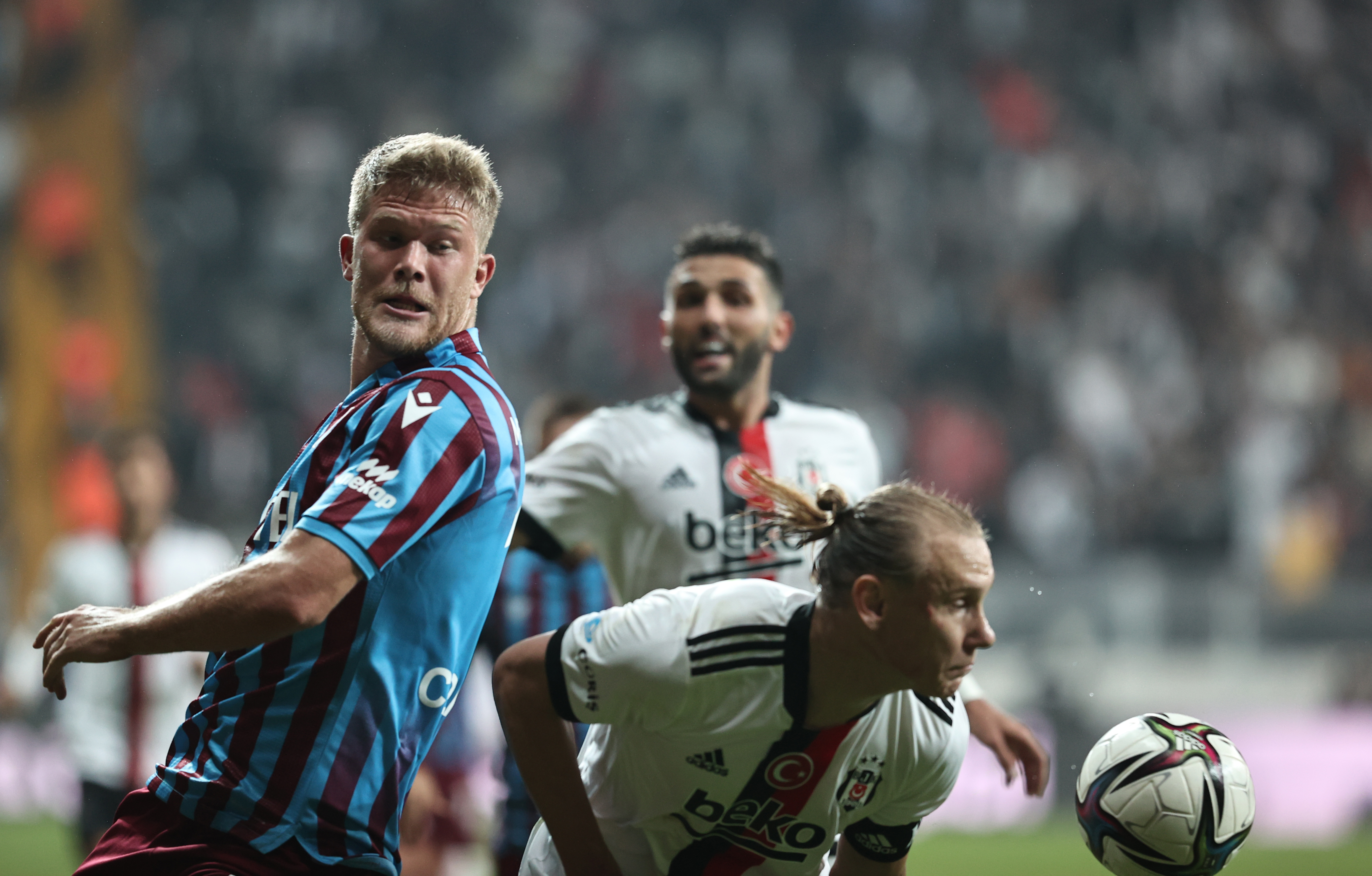 Trabzonspor, ezeli rakiplerine fark attı