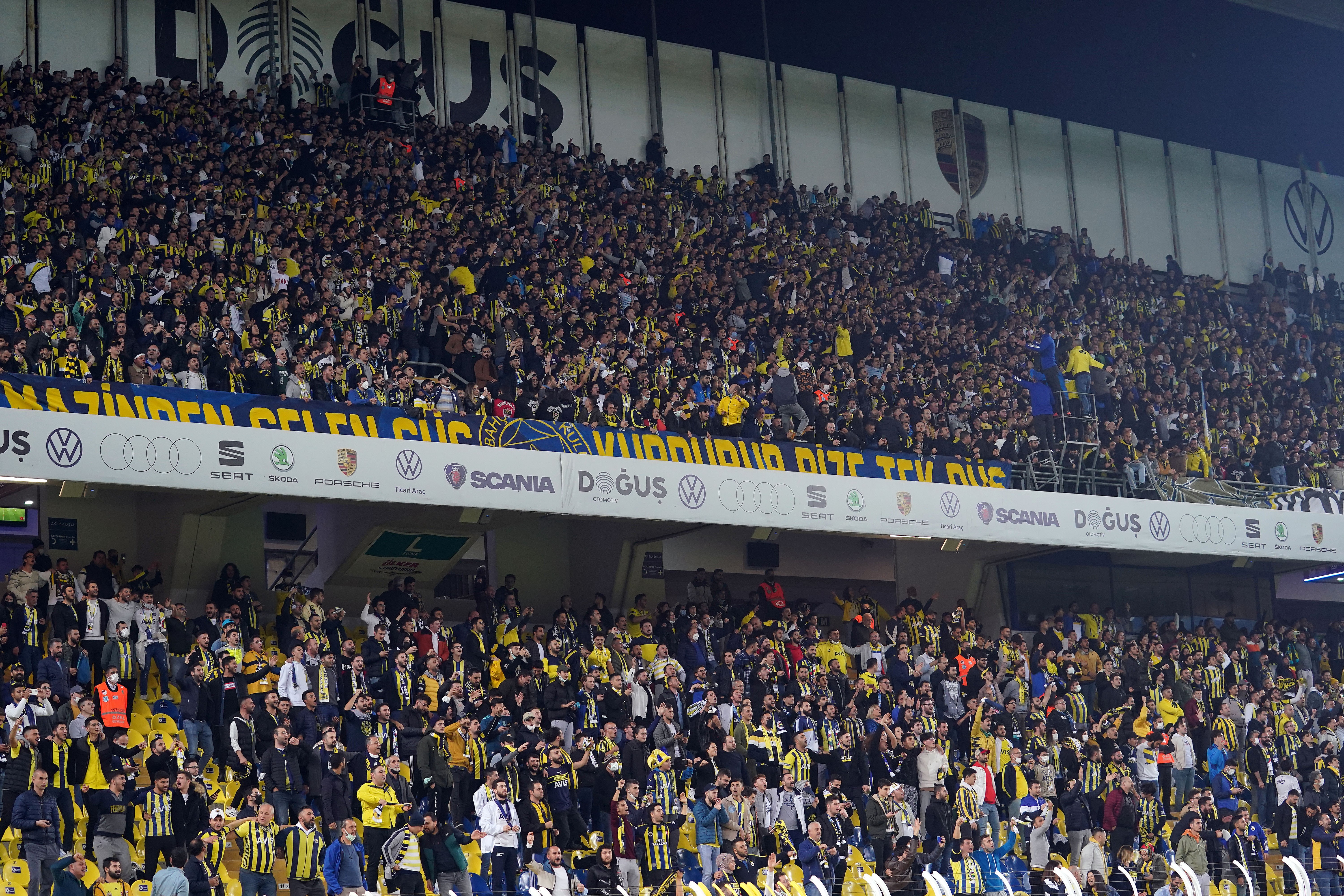 Fenerbahçe taraftarının Ali Koç protestosu Aziz Yıldırım'ı akla getirdi