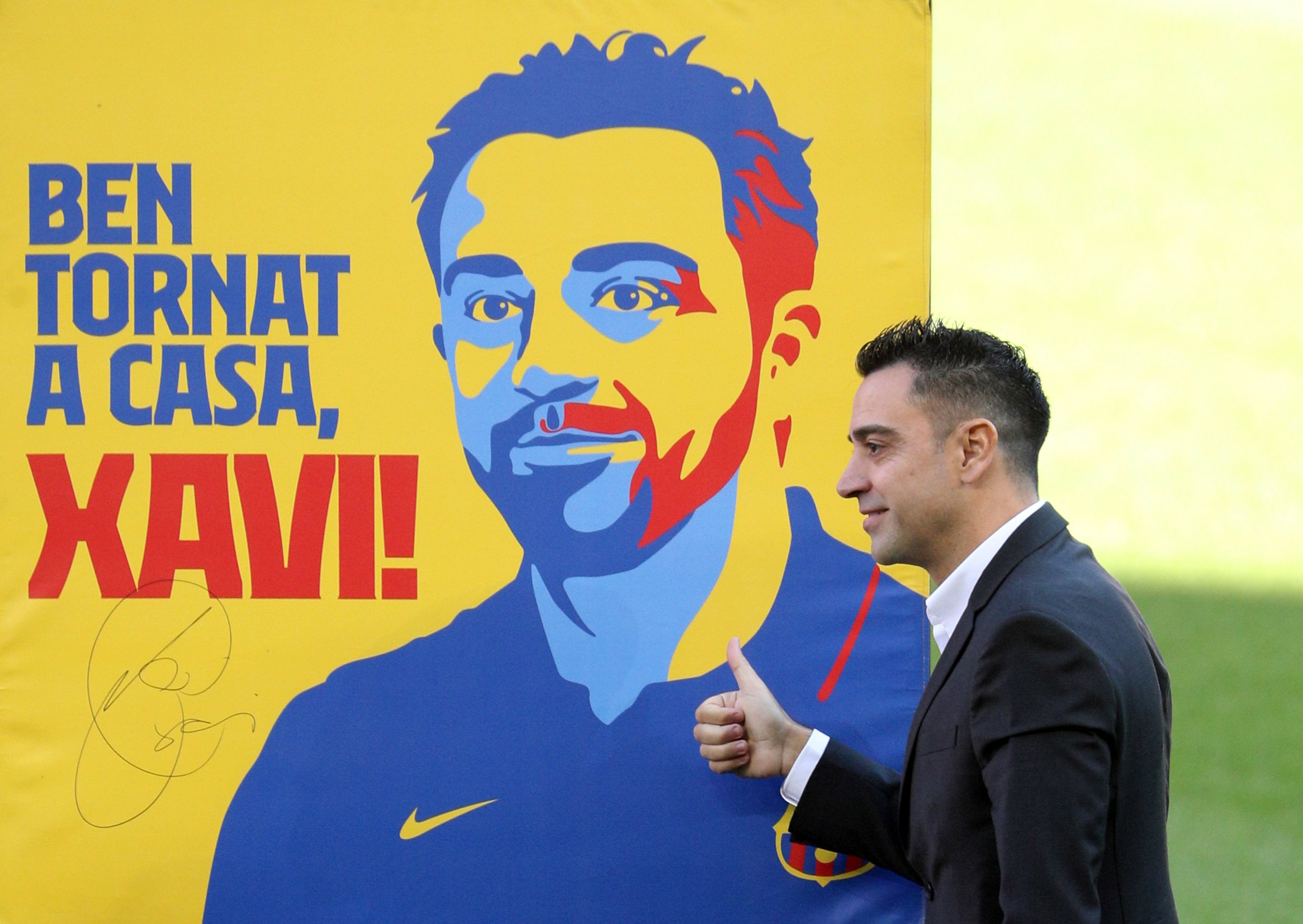 Barcelona, büyük beklentilerle getirilen Xavi Hernandez'i tanıttı