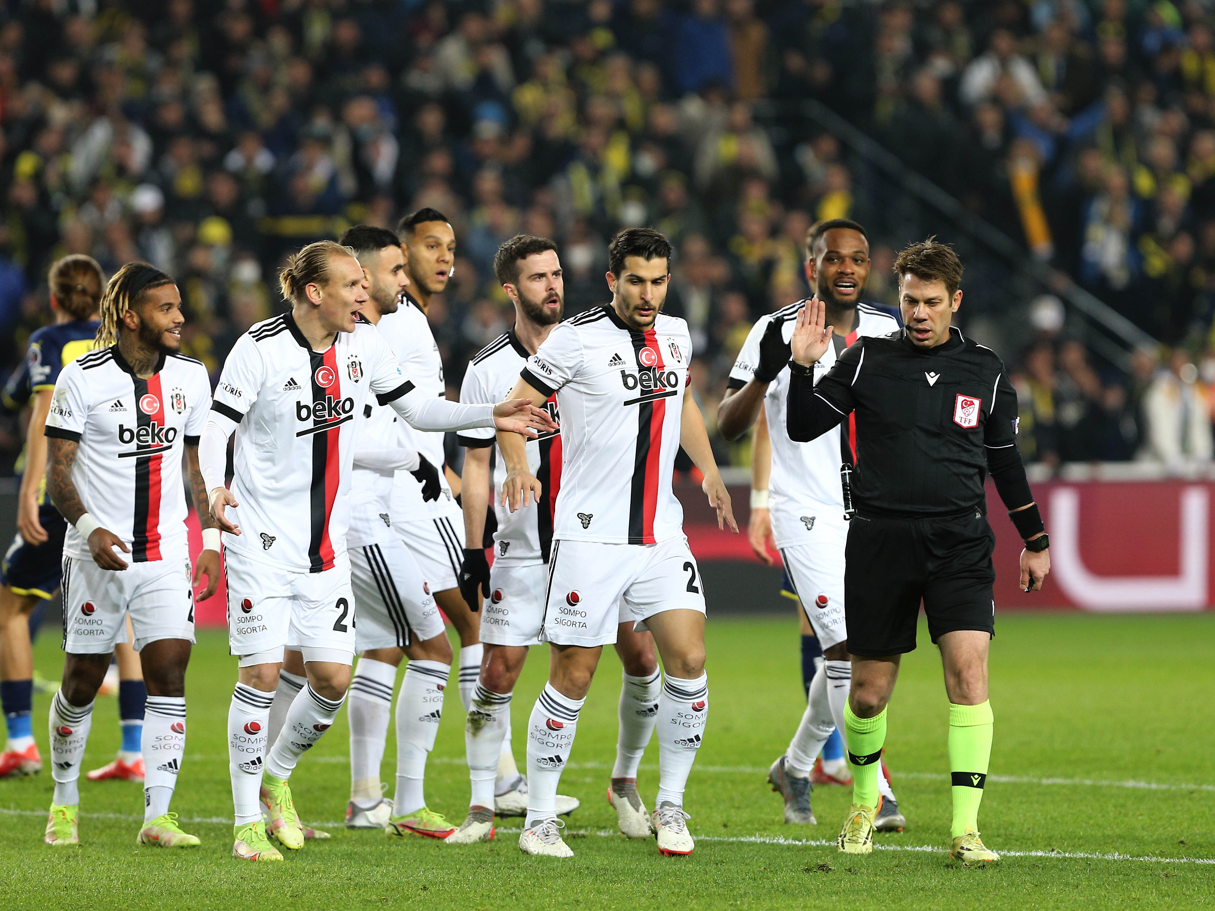 Dev derbide puanlar paylaşıldı! | Fenerbahçe 2-2 Beşiktaş