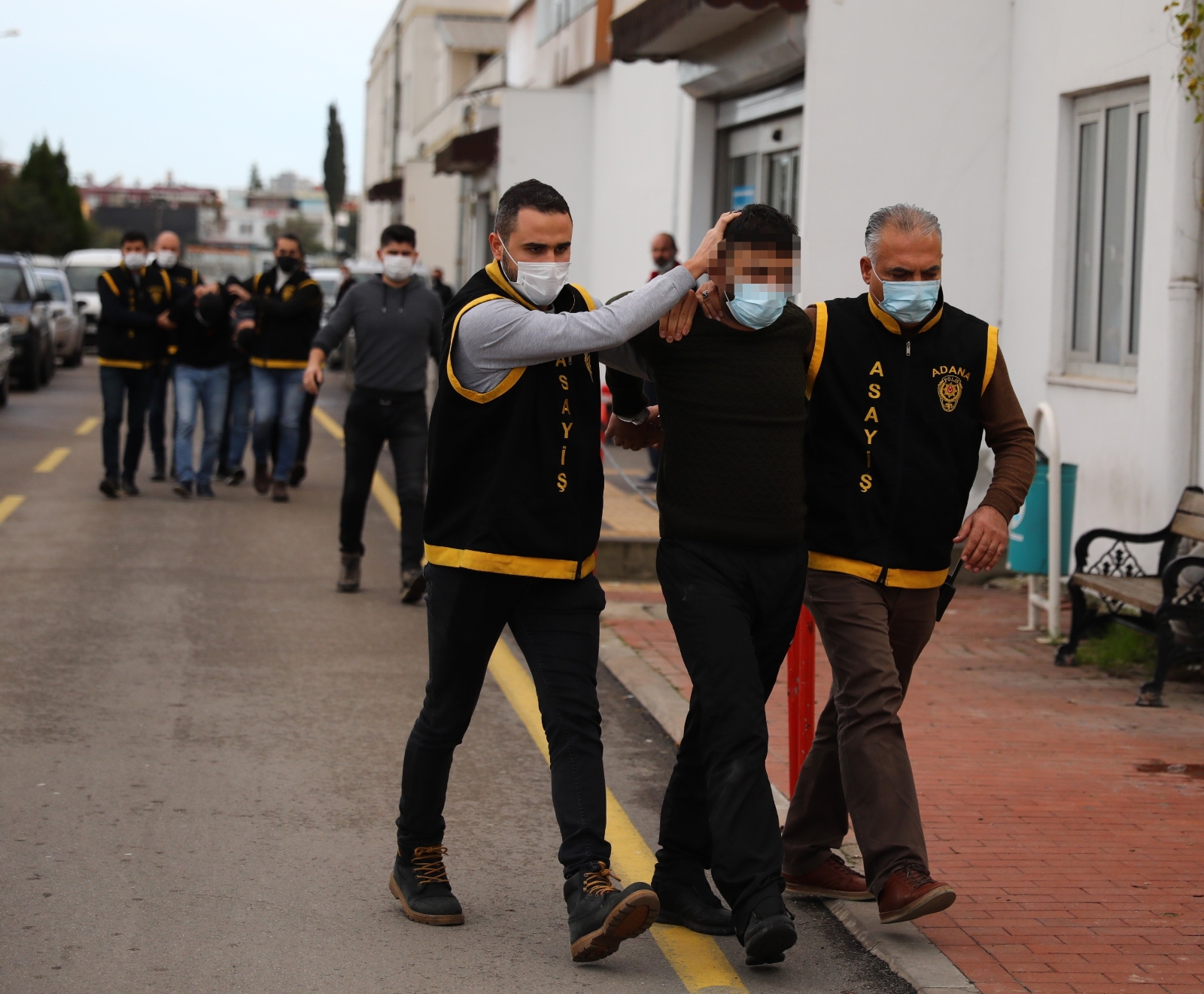 Adana'da kaçırdıkları genci darp edip elektro şok verdiler