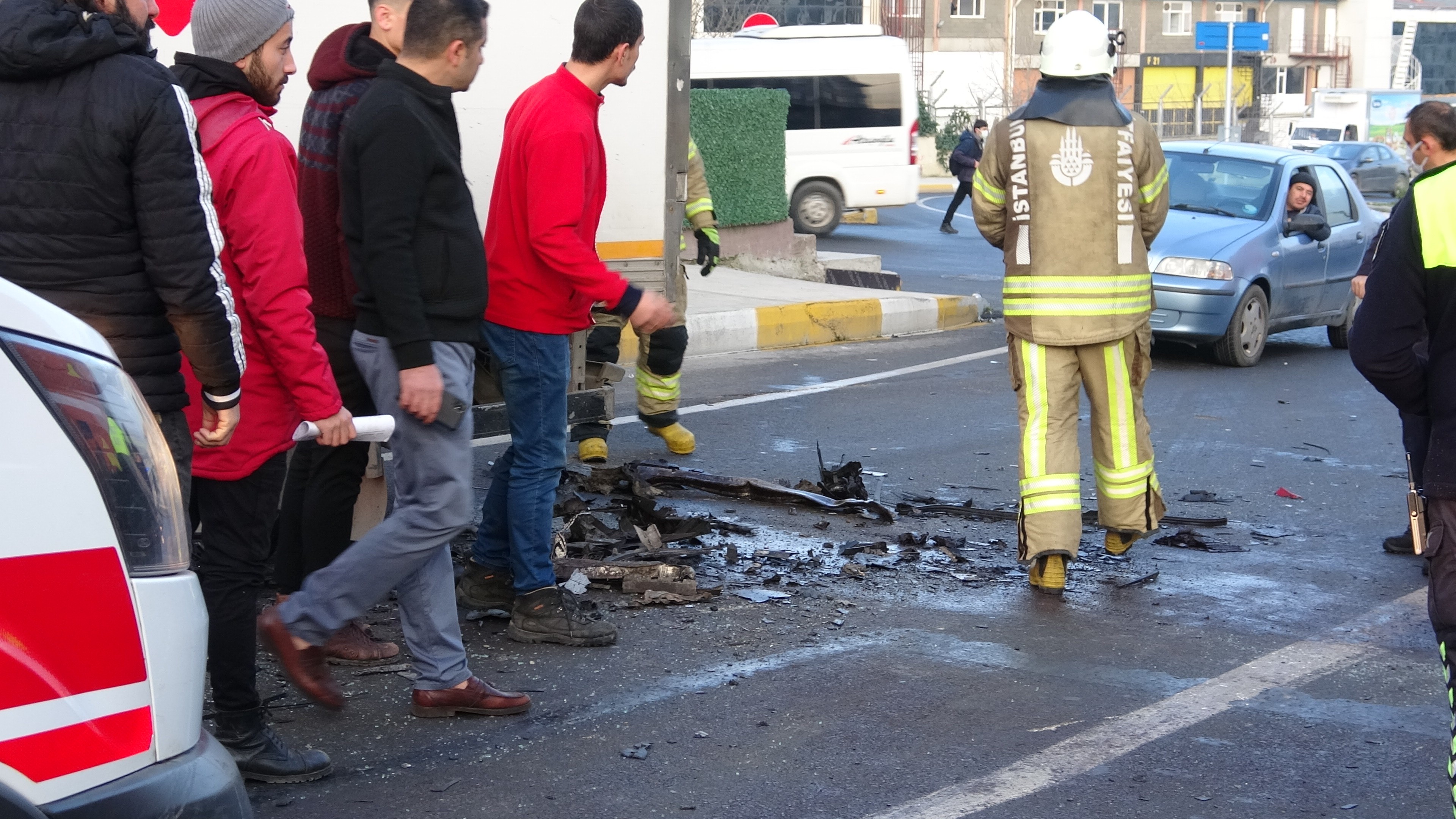 İstanbul'da korkutan kaza: Kafa kafaya çarpıştılar