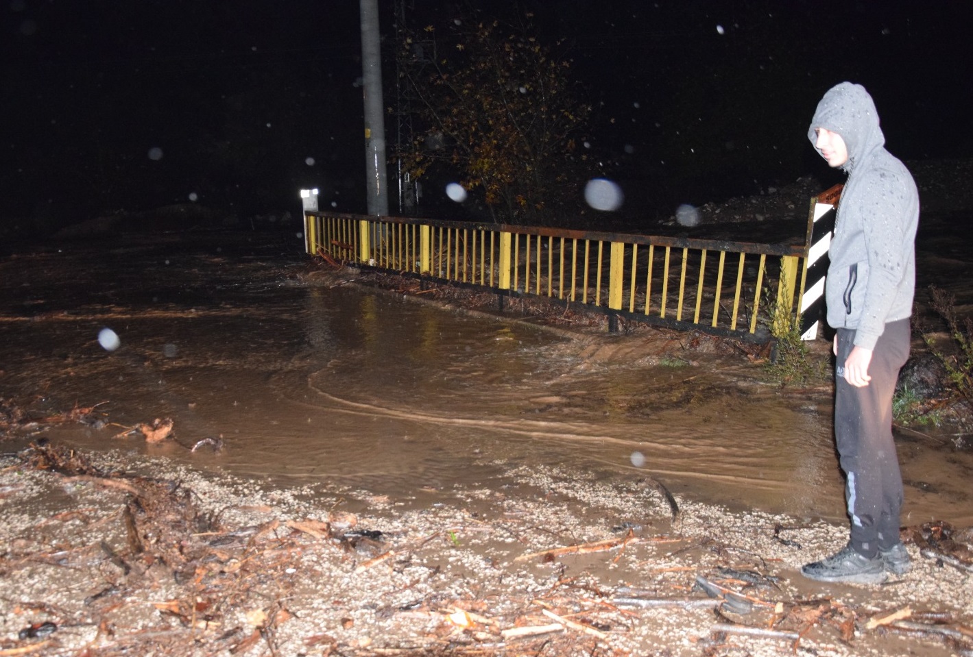 Antalya'da son durum: Sağanak yağışın etkisi altındaki Antalya'dan görüntüler