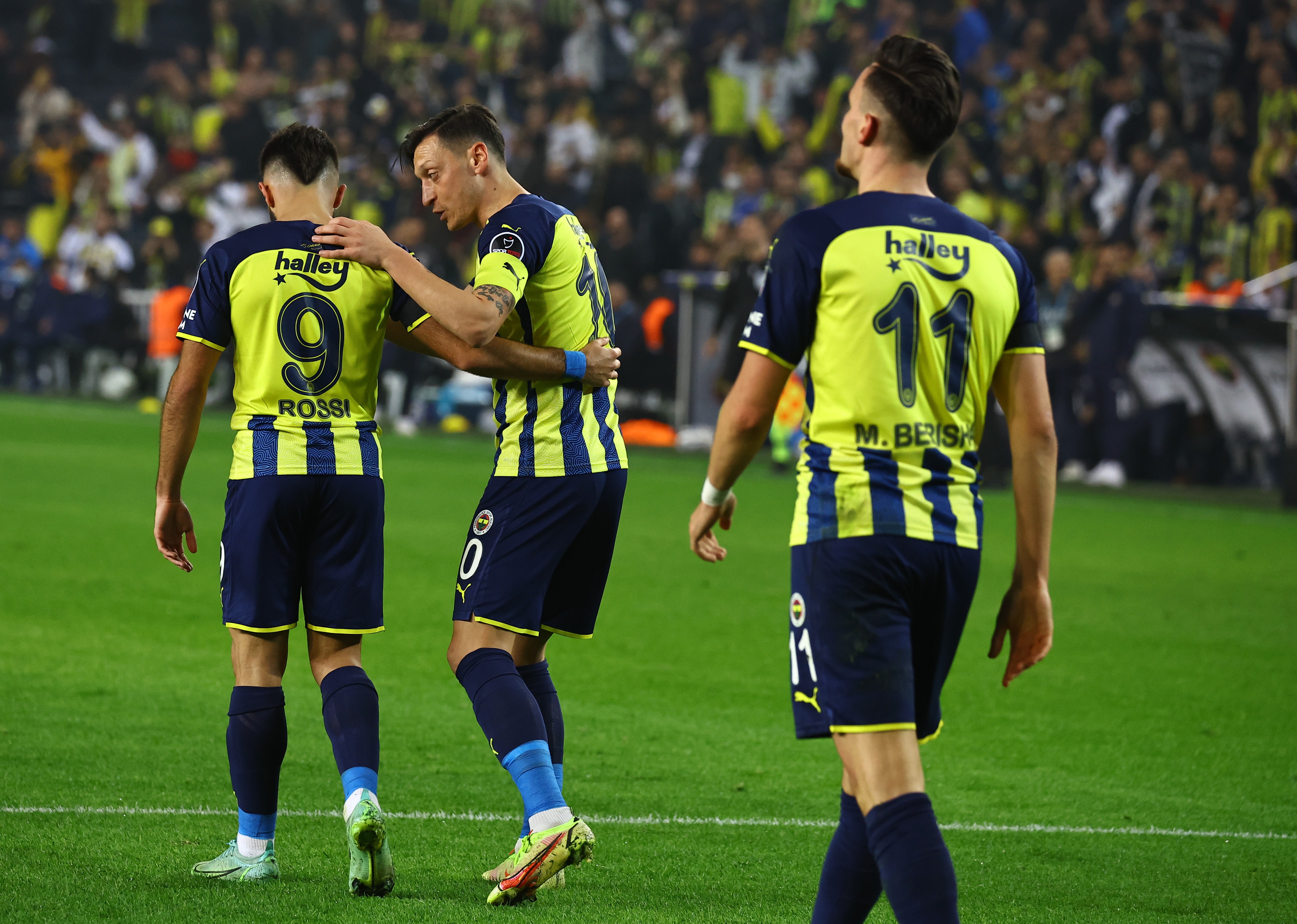 Nihat Kahveci, Mesut Özil'in neden oyundan çıktığını açıkladı