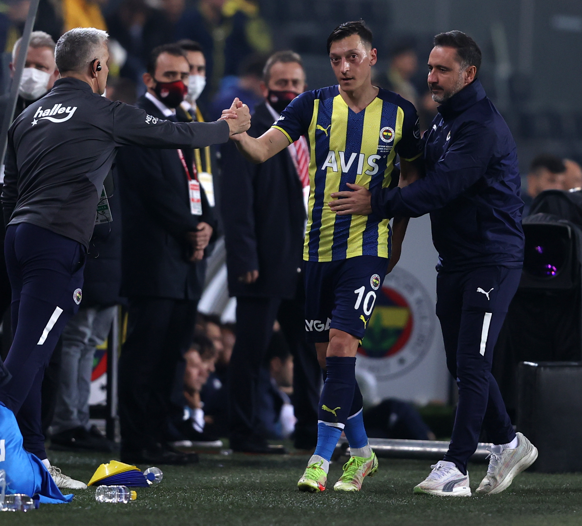 Nihat Kahveci, Mesut Özil'in neden oyundan çıktığını açıkladı