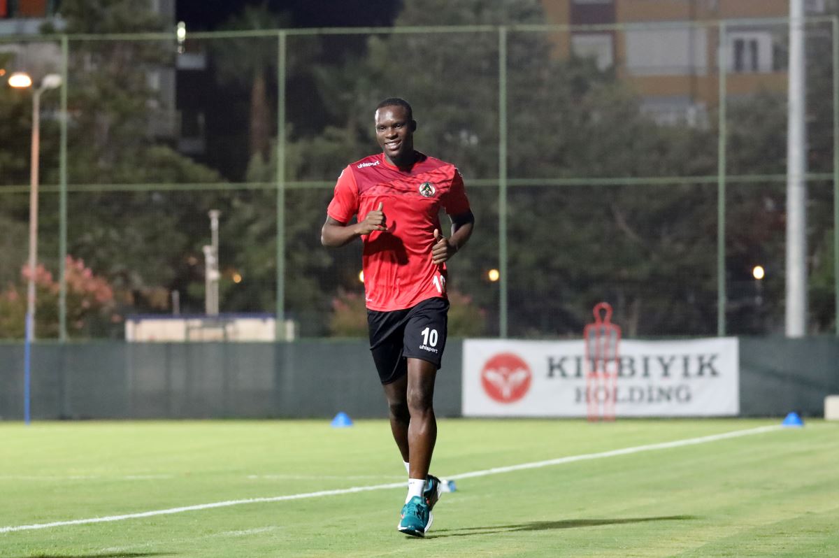 Alanyaspor'da Khouma Babacar mutluluğu