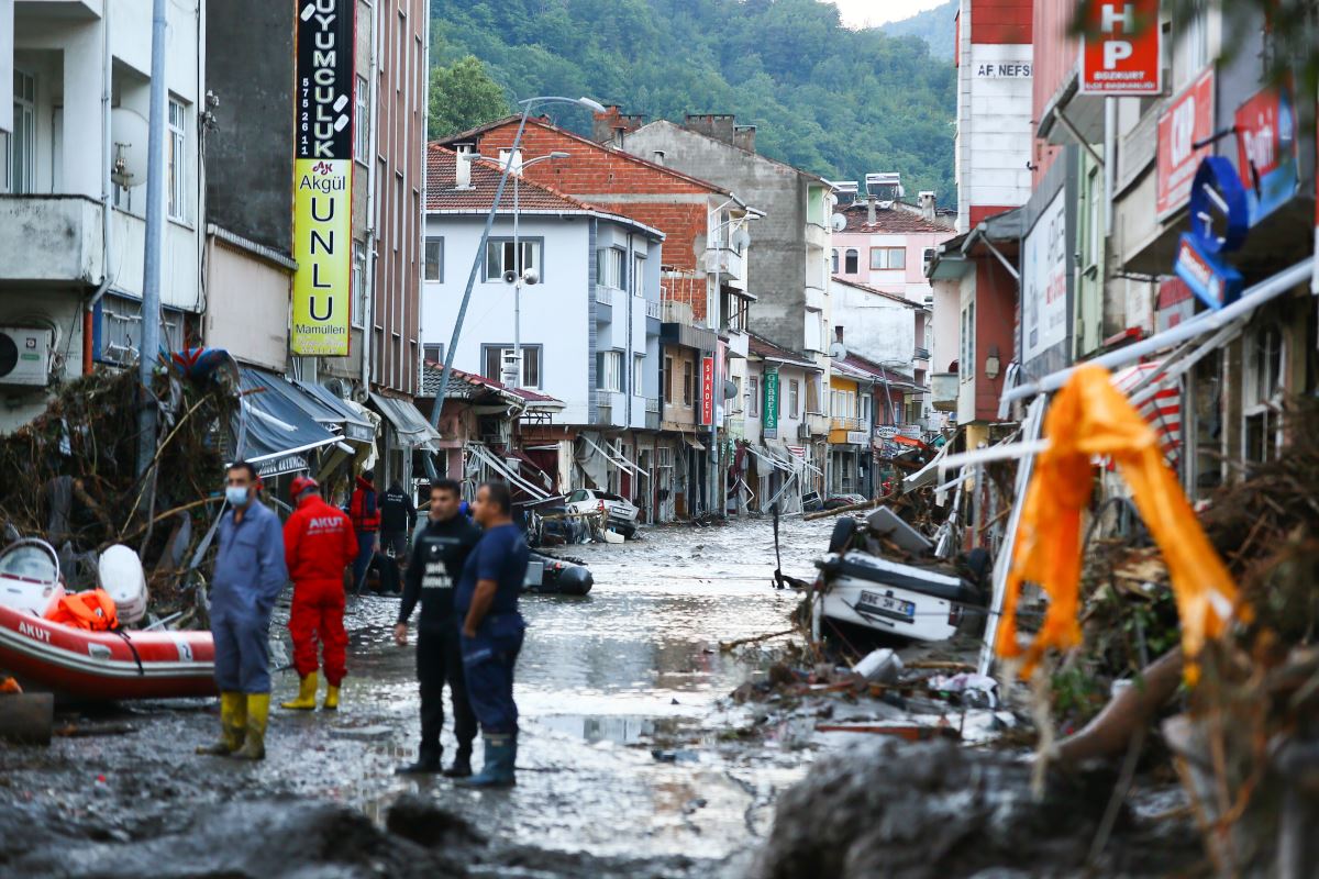 Batı Karadeniz'i sel vurdu: Kastamonu'da yaşamını yitirenlerin sayısı 11'e yükseldi