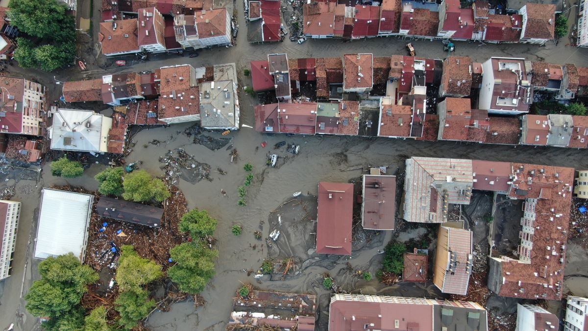 Batı Karadeniz'i sel vurdu: Kastamonu'da yaşamını yitirenlerin sayısı 11'e yükseldi