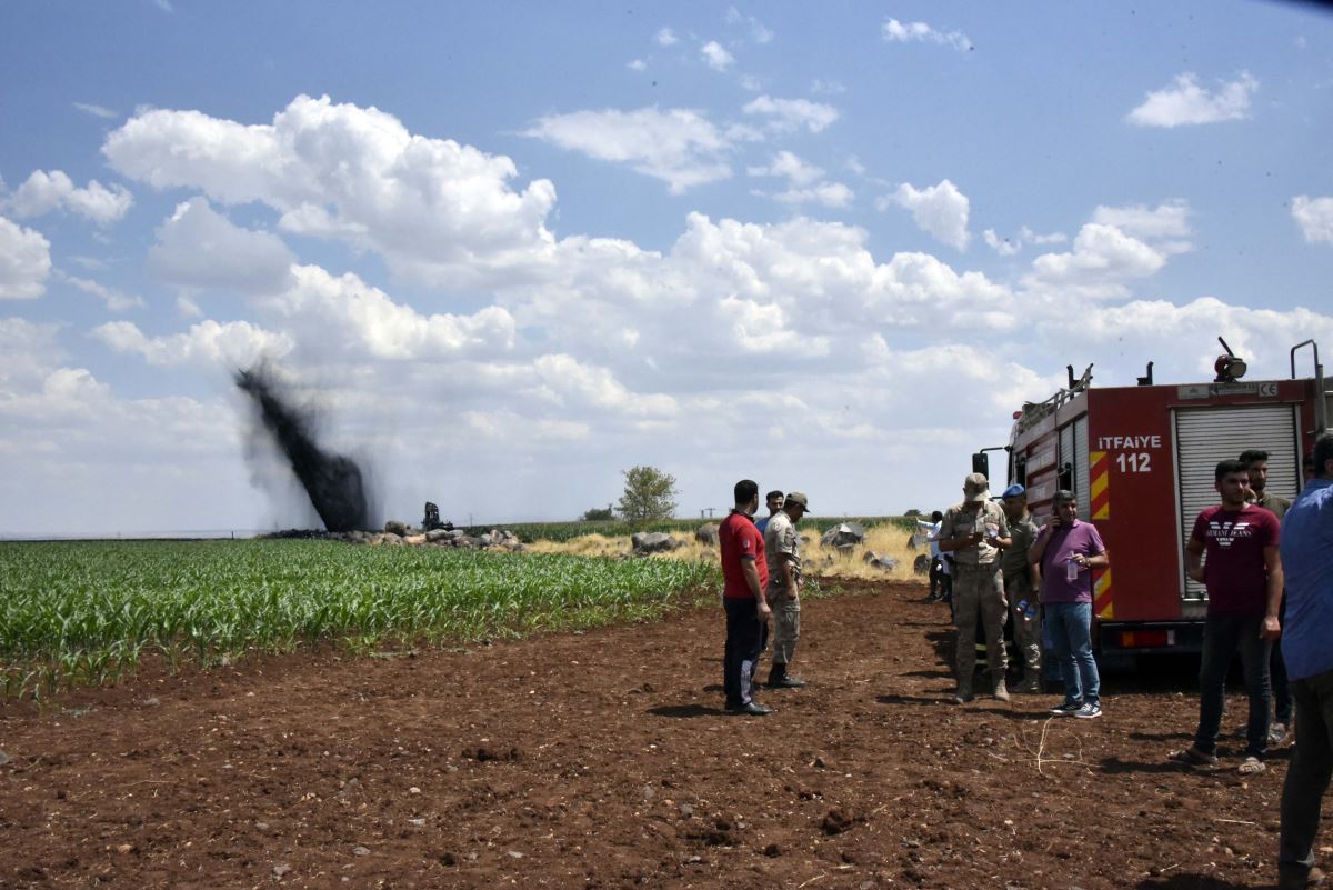 Şanlıurfa'da boru hattı delindi; ham petrol metrelerce fışkırdı