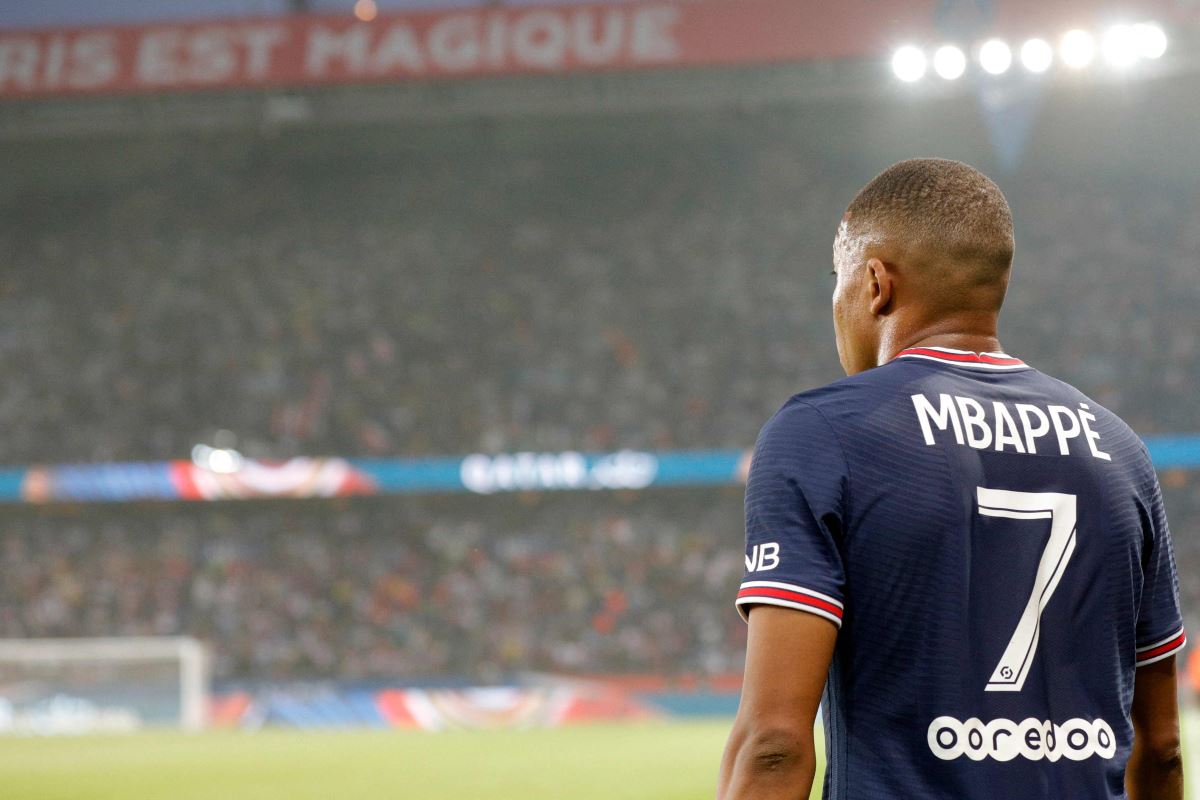 PSG - Strasbourg maçında, taraftarlar Kylian Mbappe'ye tepki gösterdi