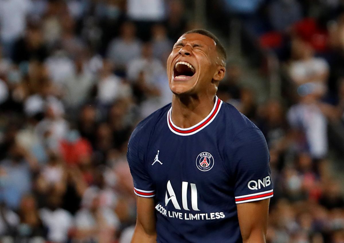 PSG - Strasbourg maçında, taraftarlar Kylian Mbappe'ye tepki gösterdi