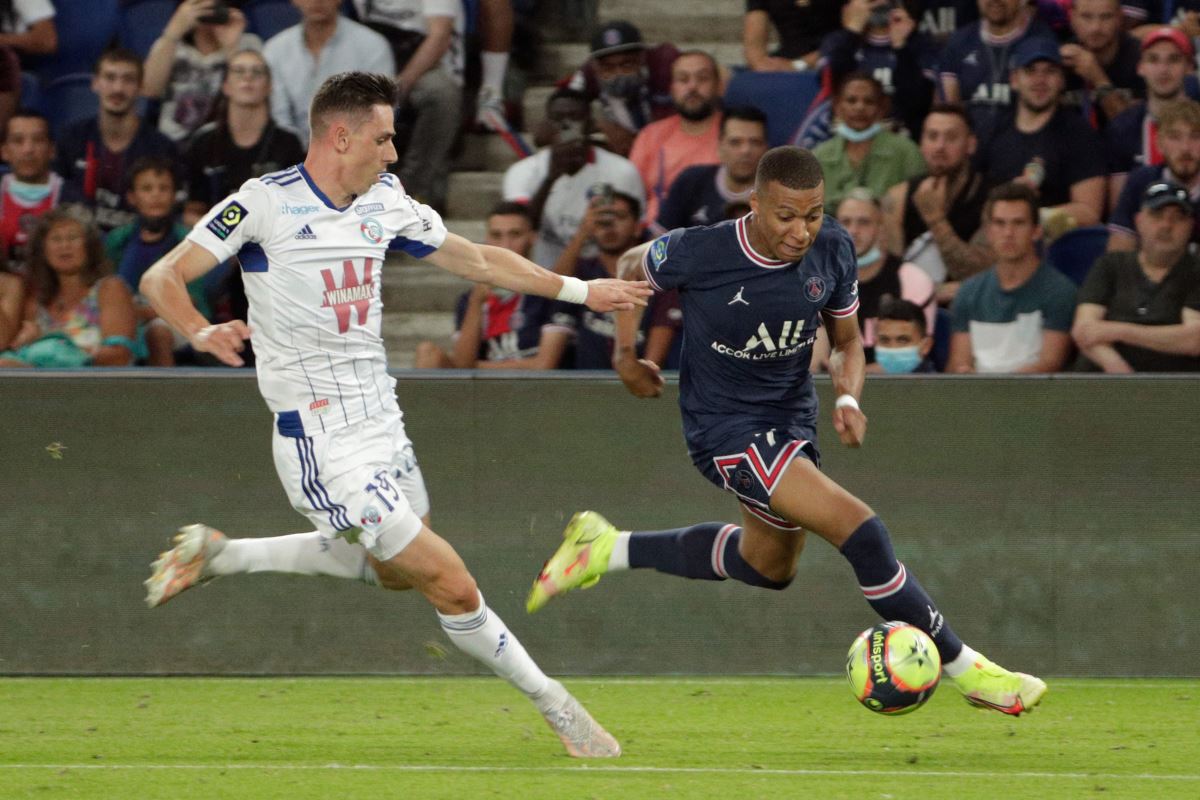 PSG - Strasbourg maçında, taraftarlar Kylian Mbappe'ye tepki gösterdi