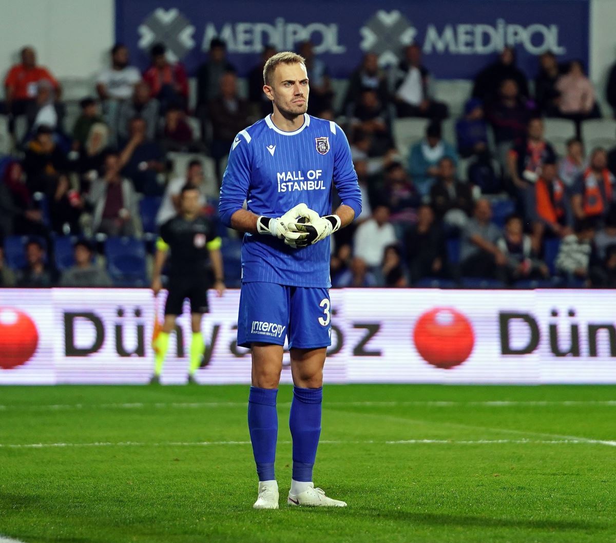 Son dakika... Beşiktaş, Mert Günok ile 3 yıllık anlaşmaya vardı