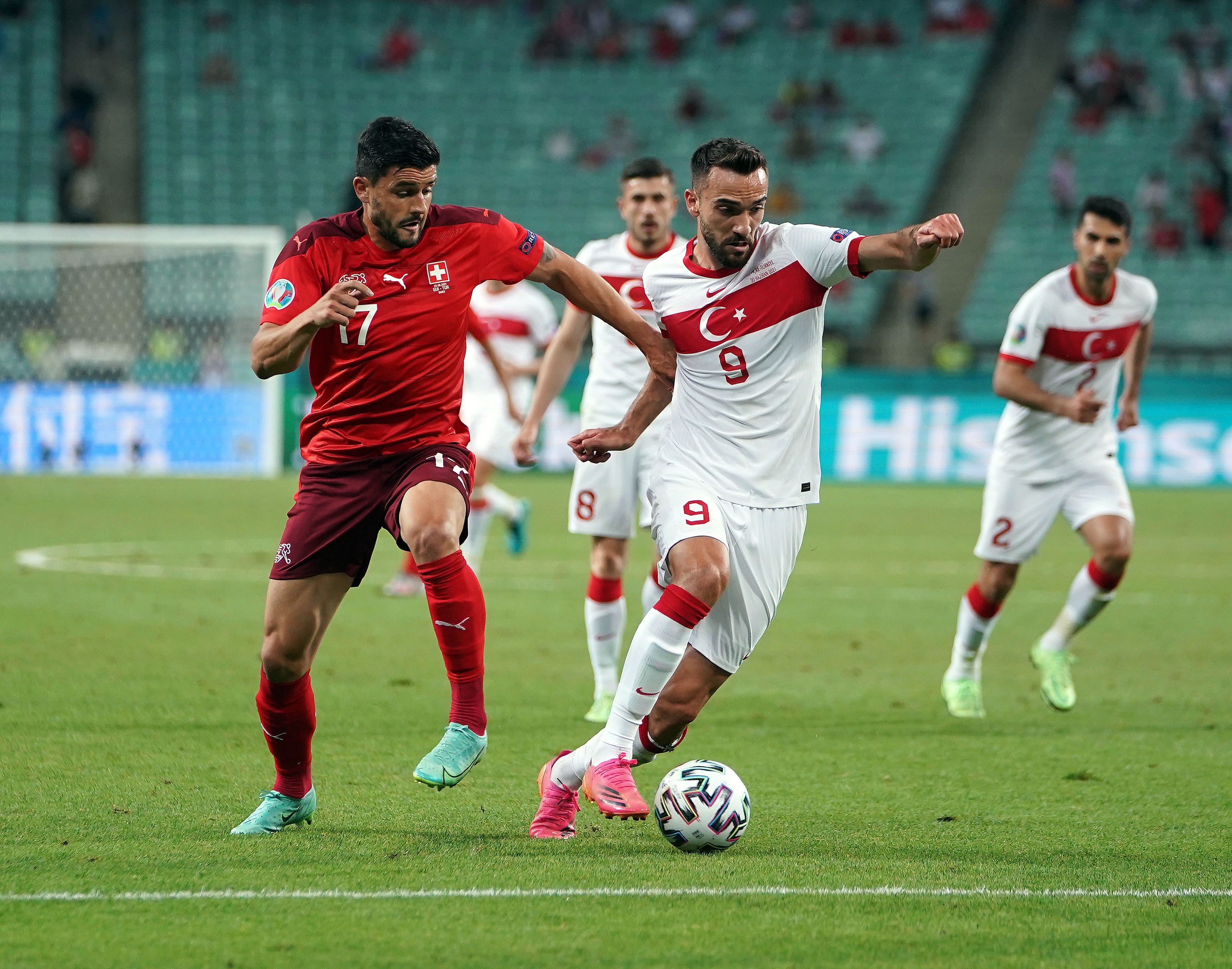 Beşiktaş, Kaan Ayhan'ı istedi