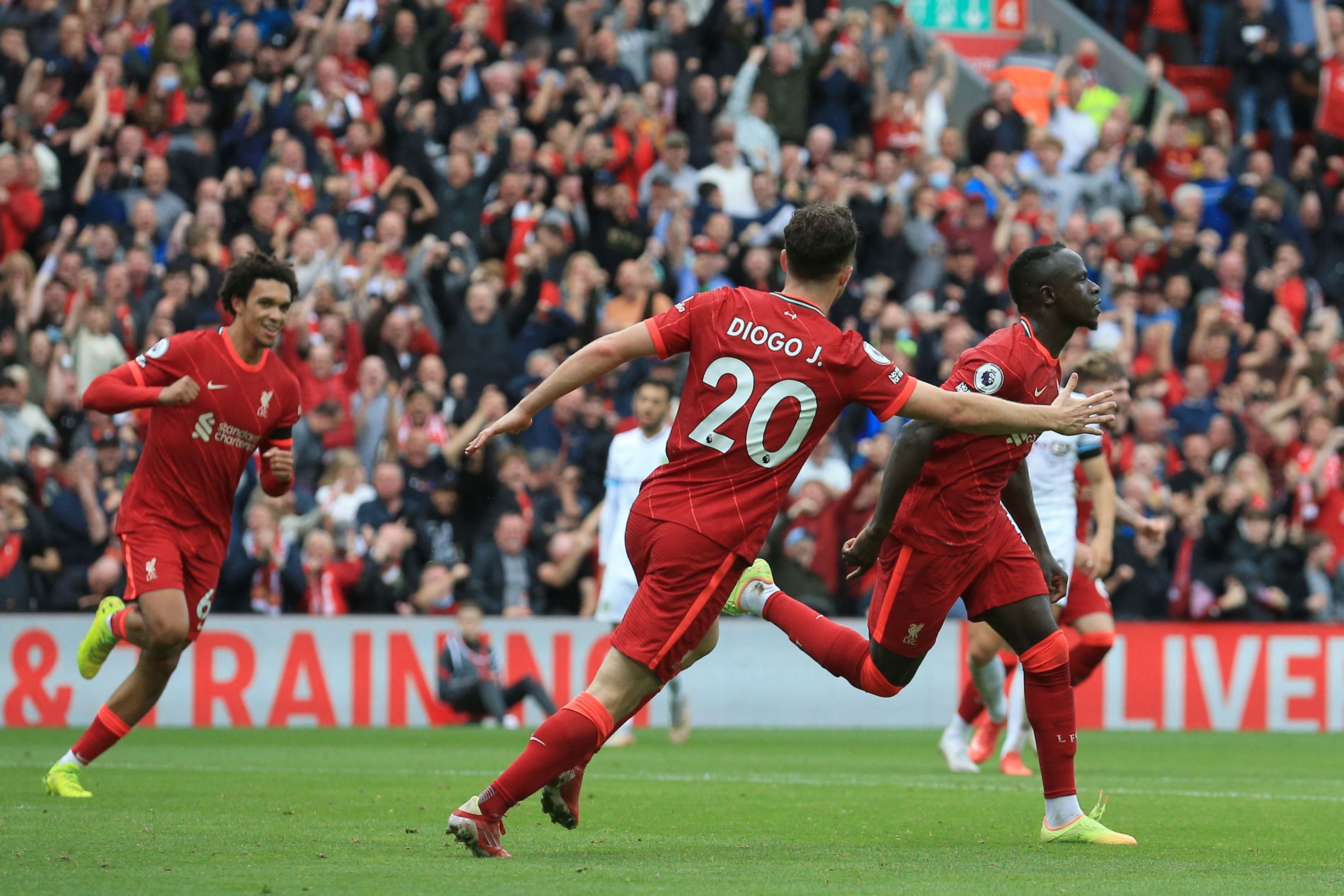 Liverpool, evinde Burnley'e şans tanımadı