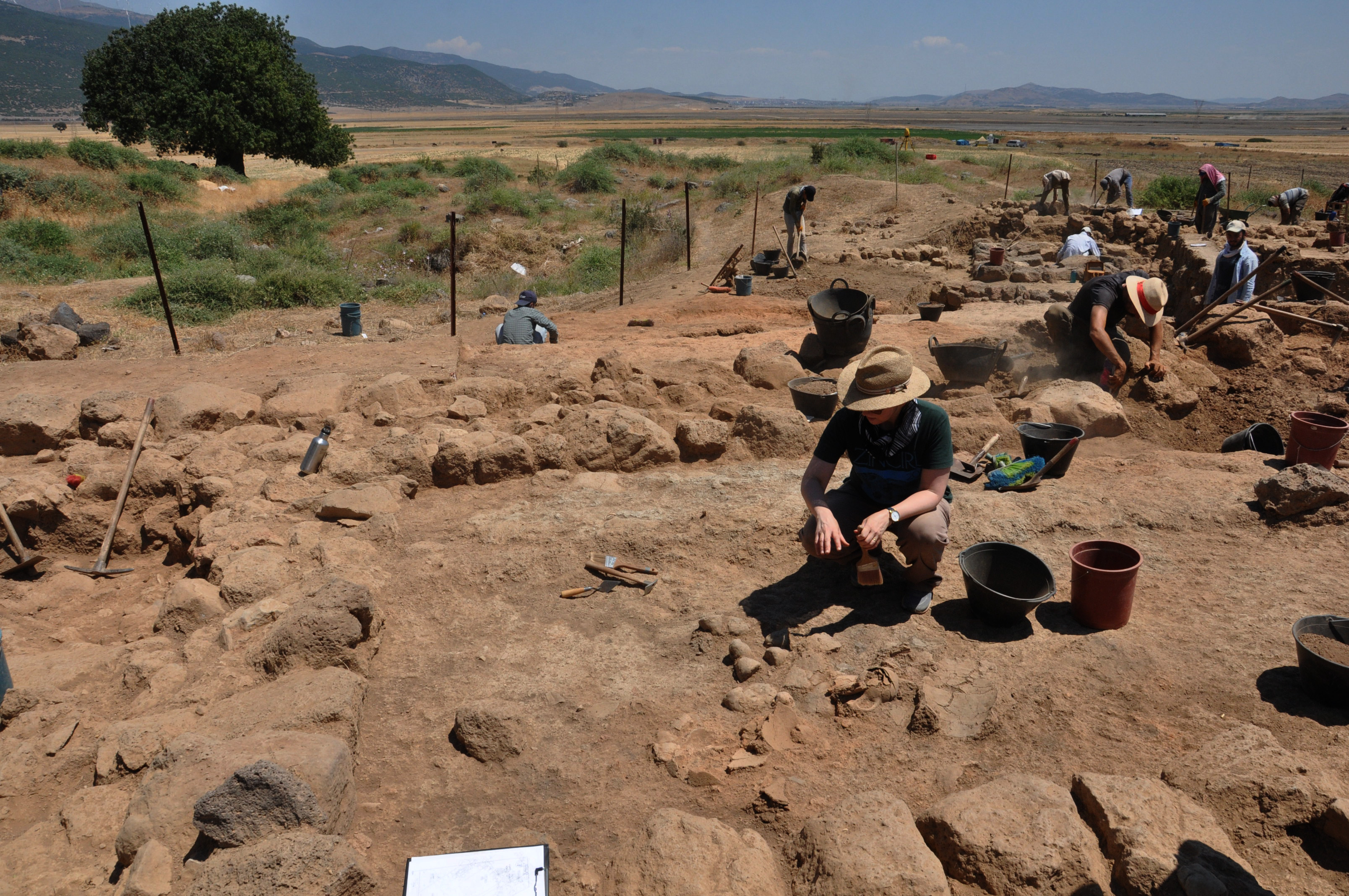 Zincirli Höyük'te, Demir ve Orta Çağ eserleri bulundu