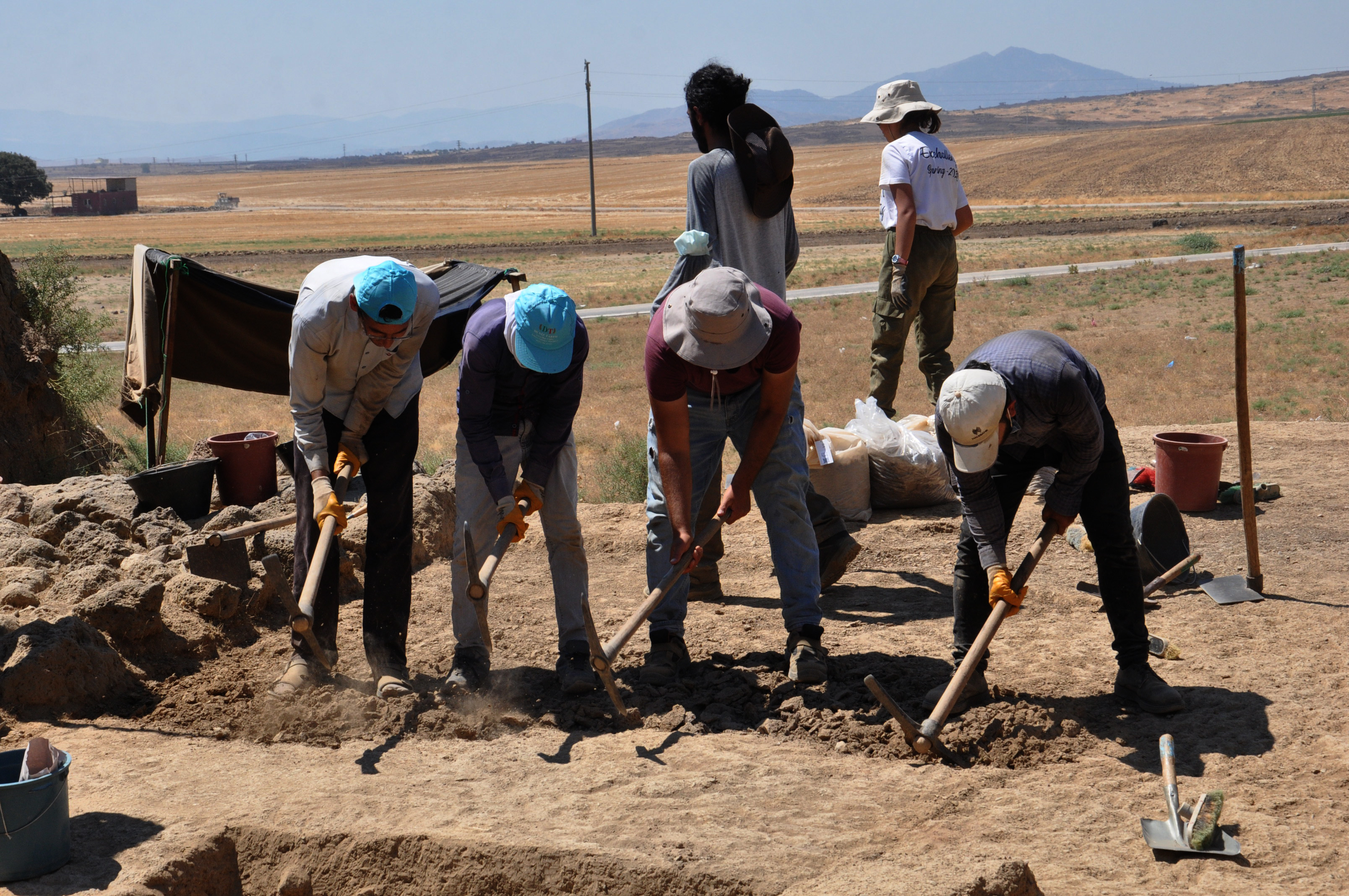 Zincirli Höyük'te, Demir ve Orta Çağ eserleri bulundu