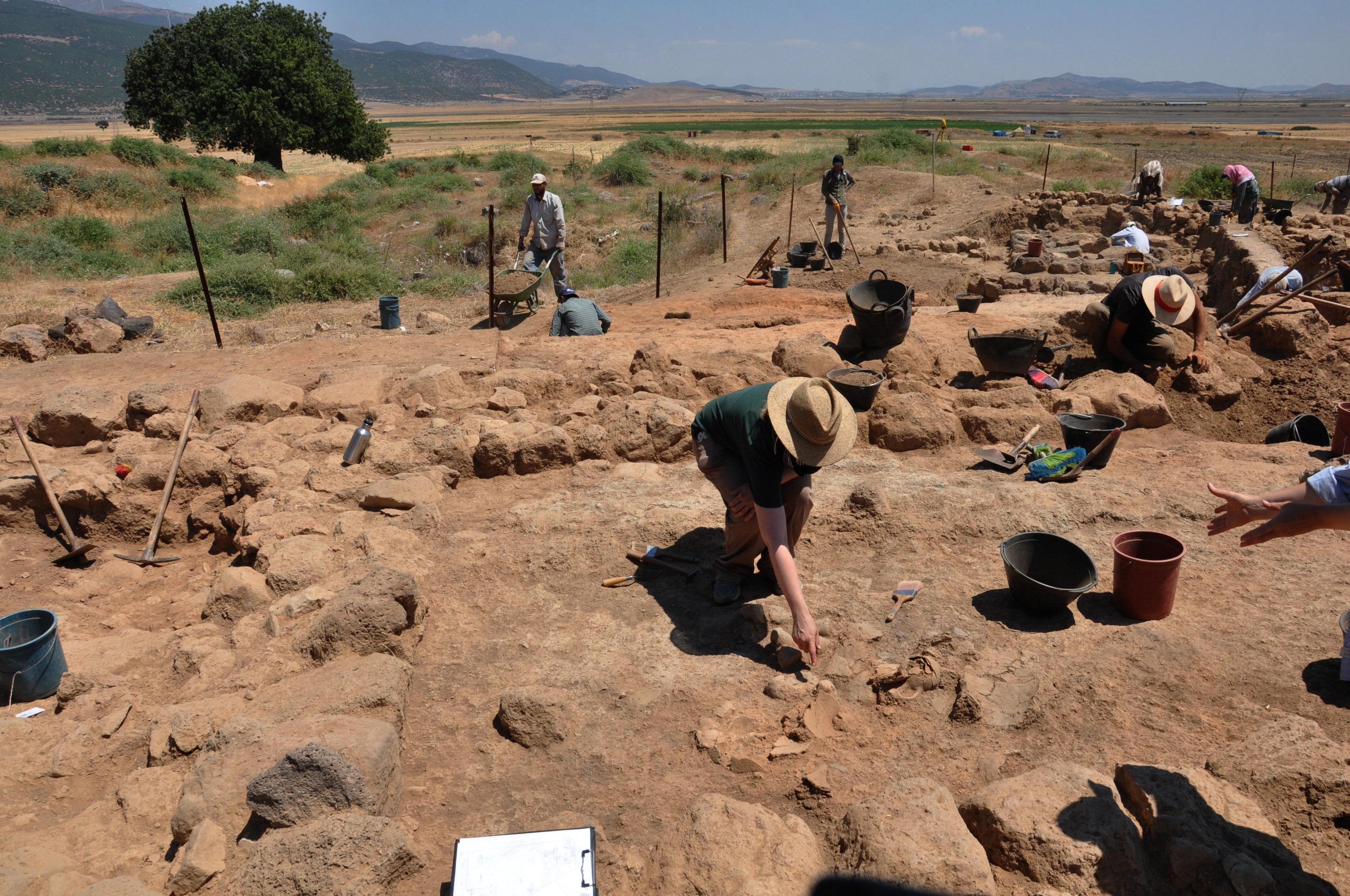 Zincirli Höyük'te, Demir ve Orta Çağ eserleri bulundu