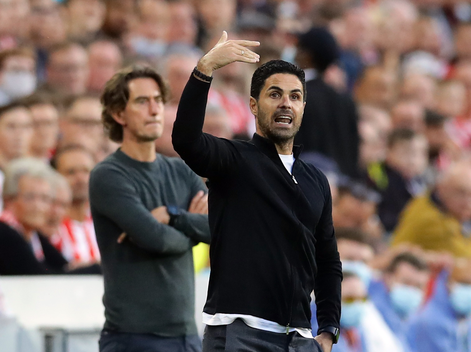 İngiltere Premier Lig'de Arsenal'in hocası Mikel Arteta, taraftarların hedefinde