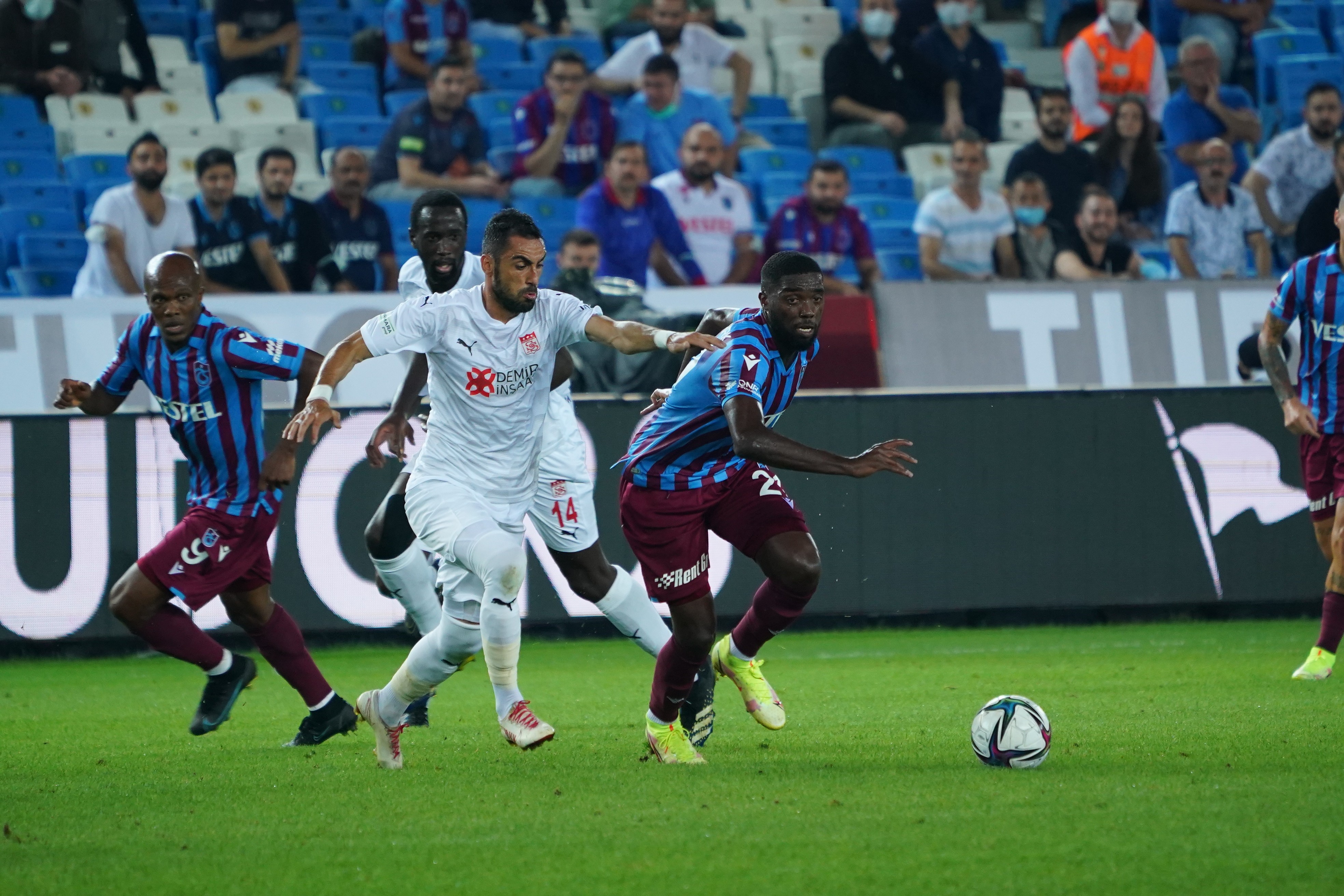 Trabzonspor, Sivasspor'u yenmeyi başardı | 2-1