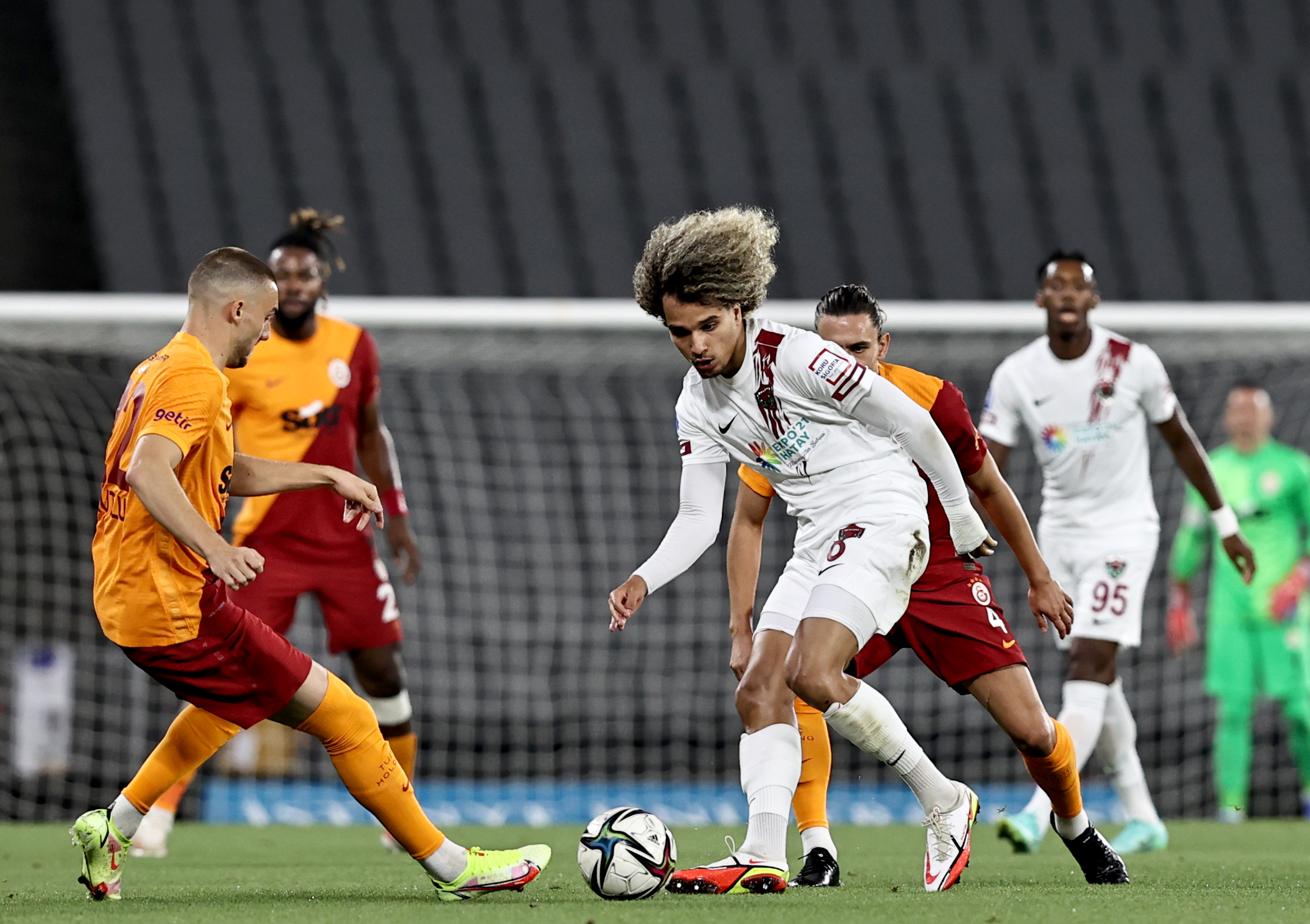 Galatasaray, Hatayspor'u son dakikalarda attığı gol ile mağlup etti! | 2-1