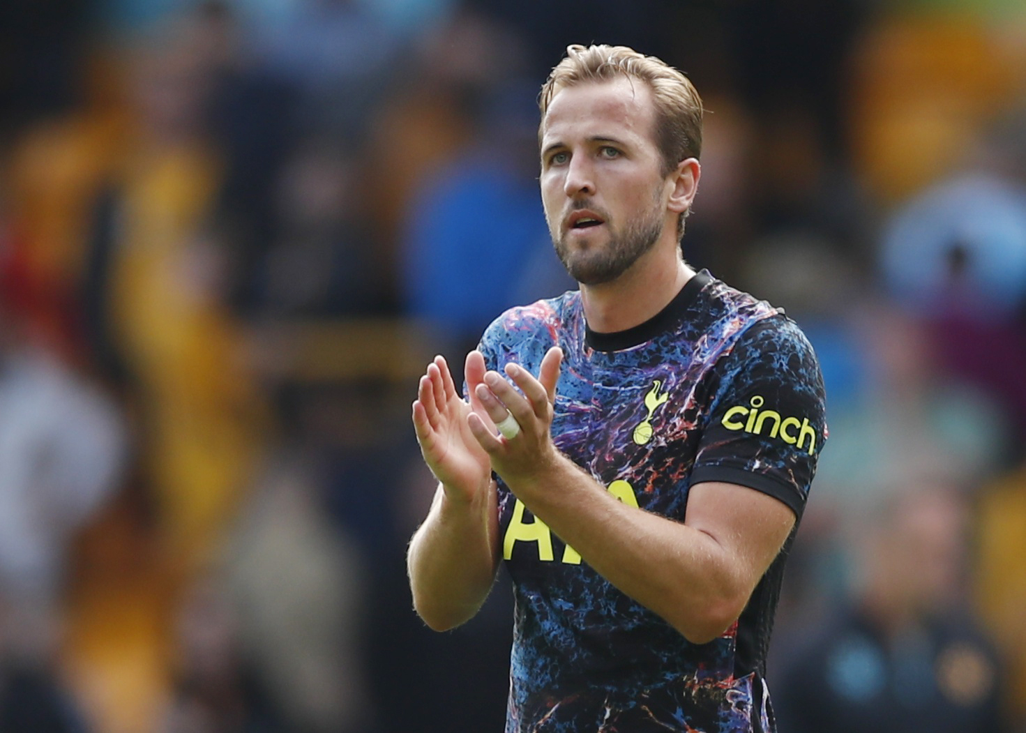 Tottenham'da forma giyen Harry Kane, bu sezon takımda kalacağını duyurdu