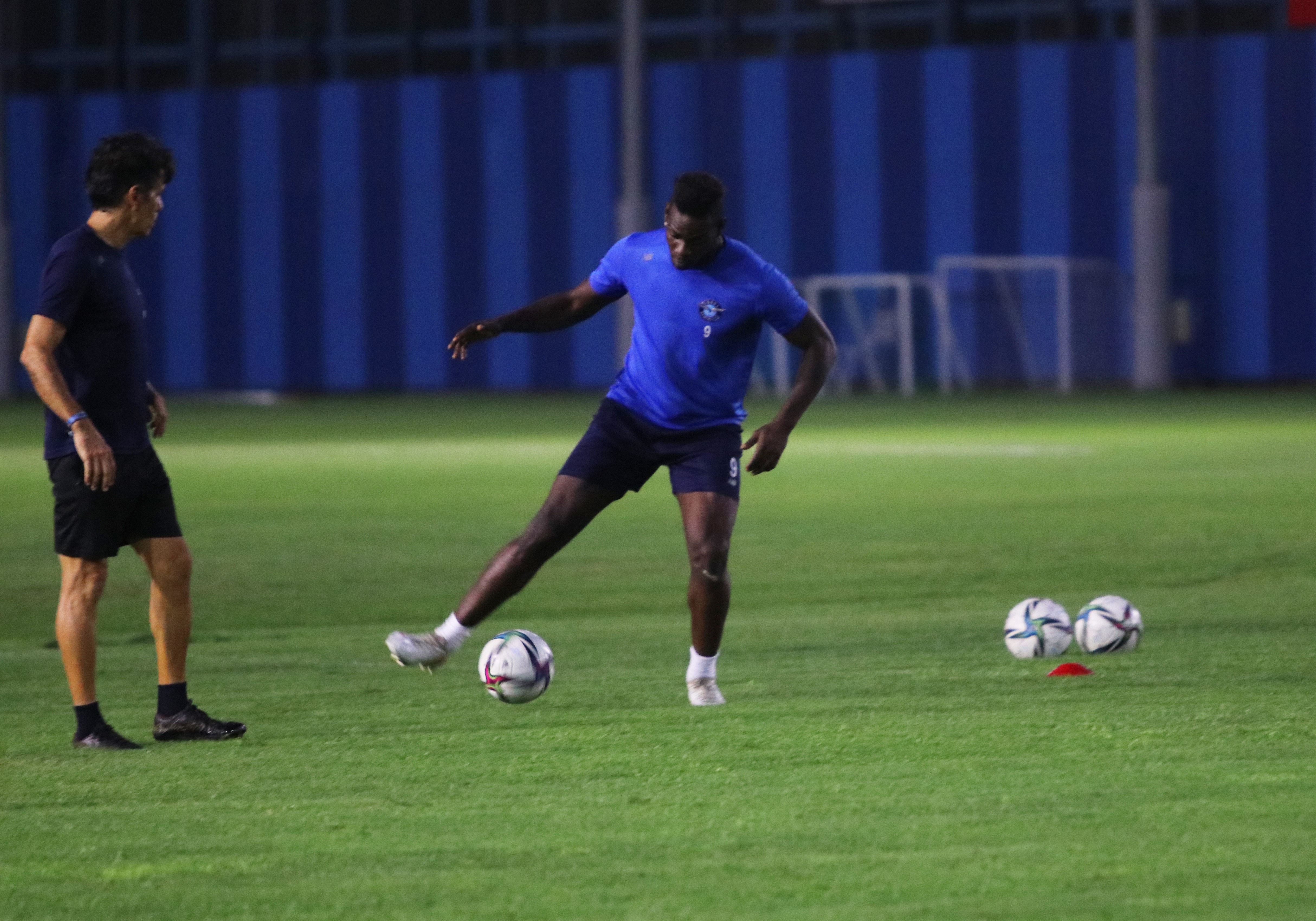 Adana Demirspor-Konyaspor maçında Balotelli oyundan alınınca büyük tepki gösterdi