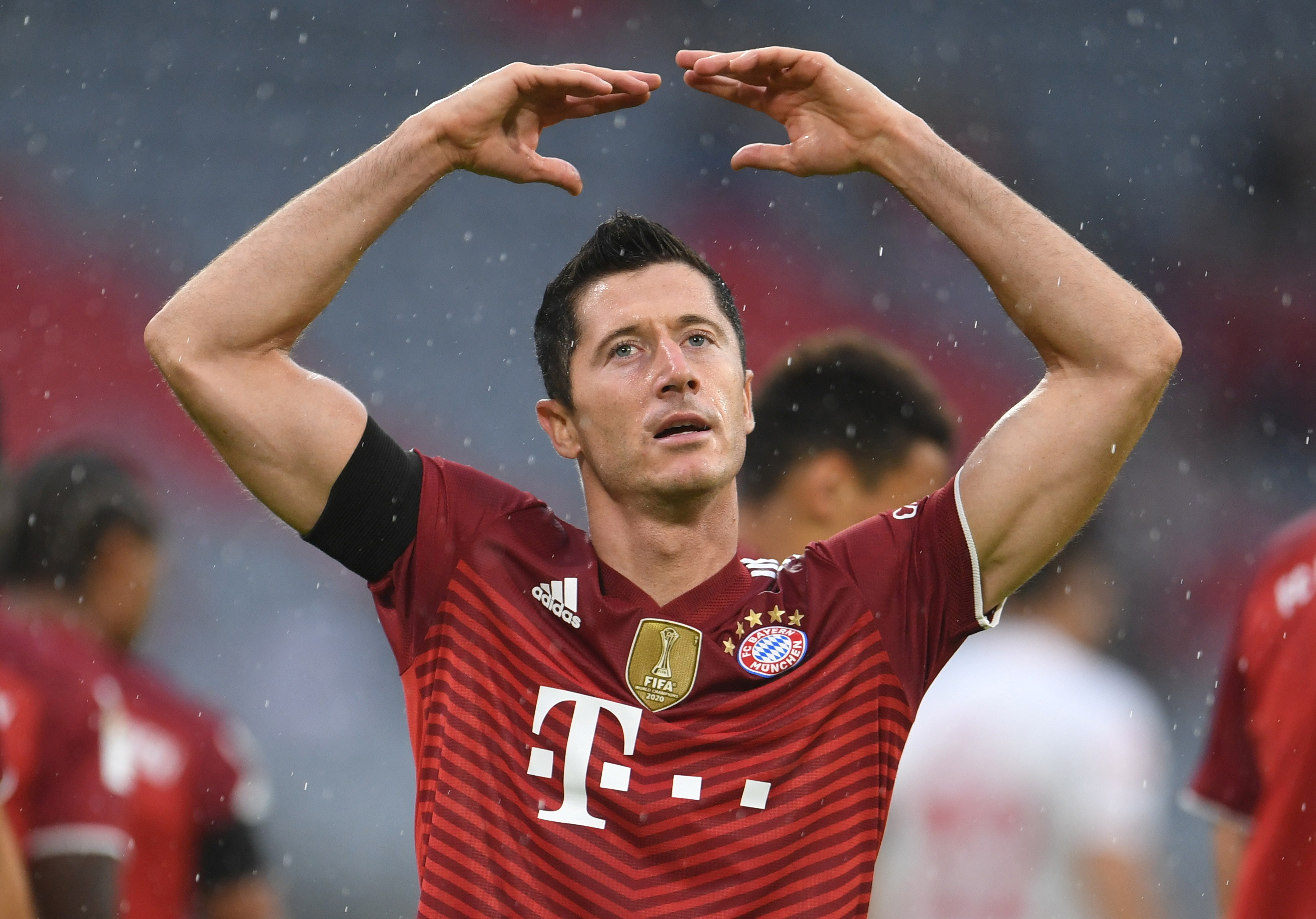 Bayern Münih kazandı, Lewandowski rekor kırdı