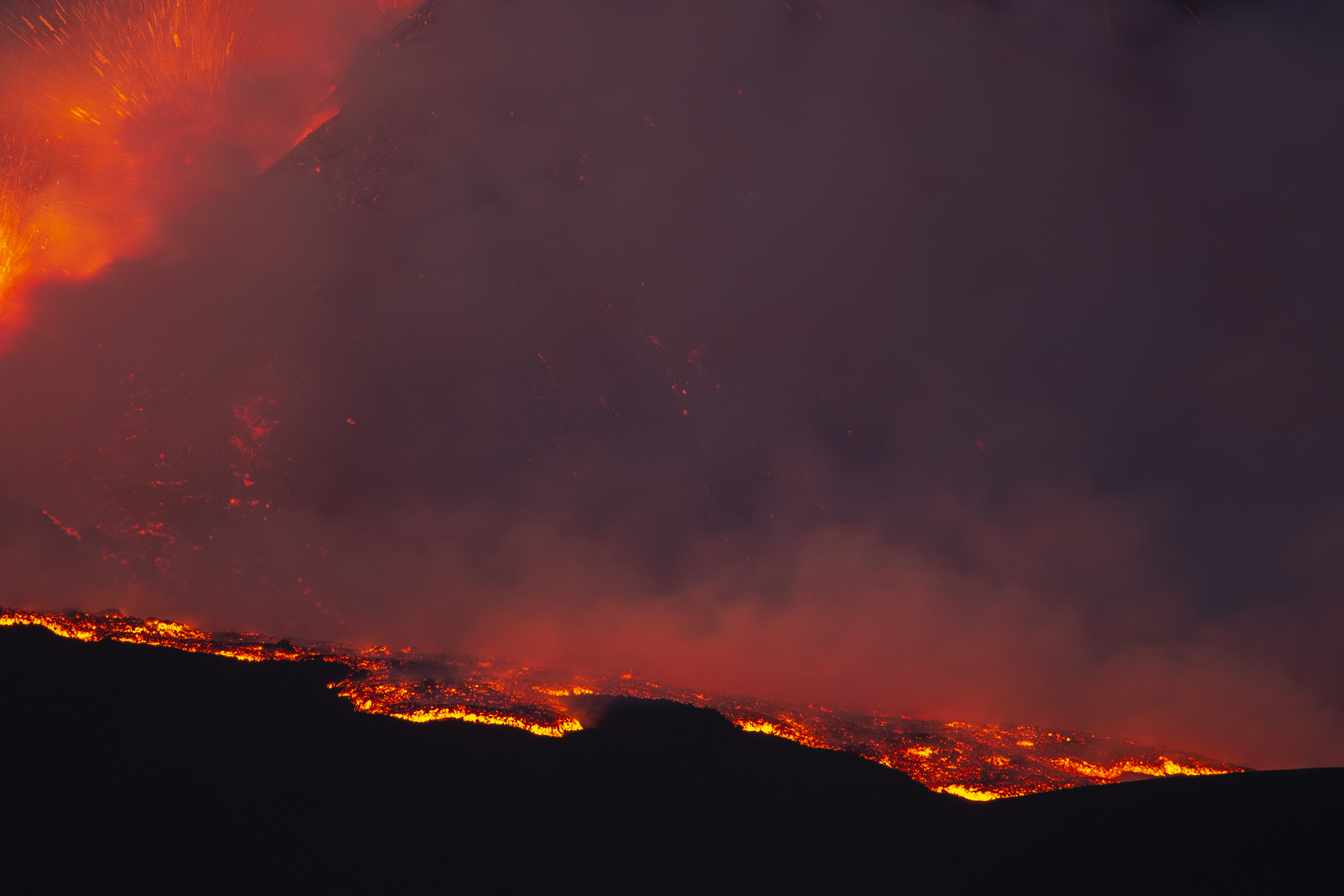 Etna Yanardağı yeniden faaliyete geçti