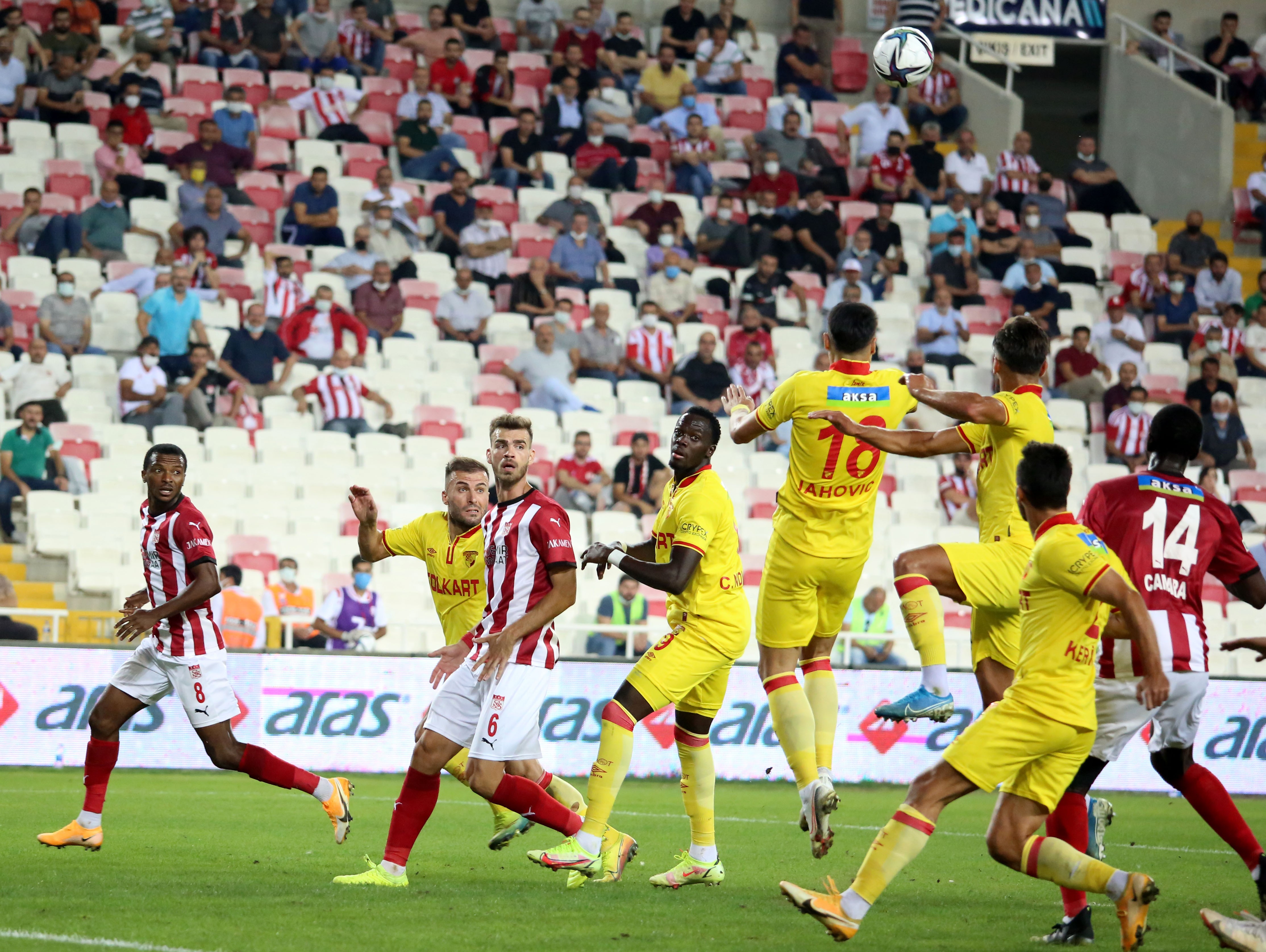 Süper Lig ekiplerinden Göztepe'de teknik direktör adayları netleşiyor