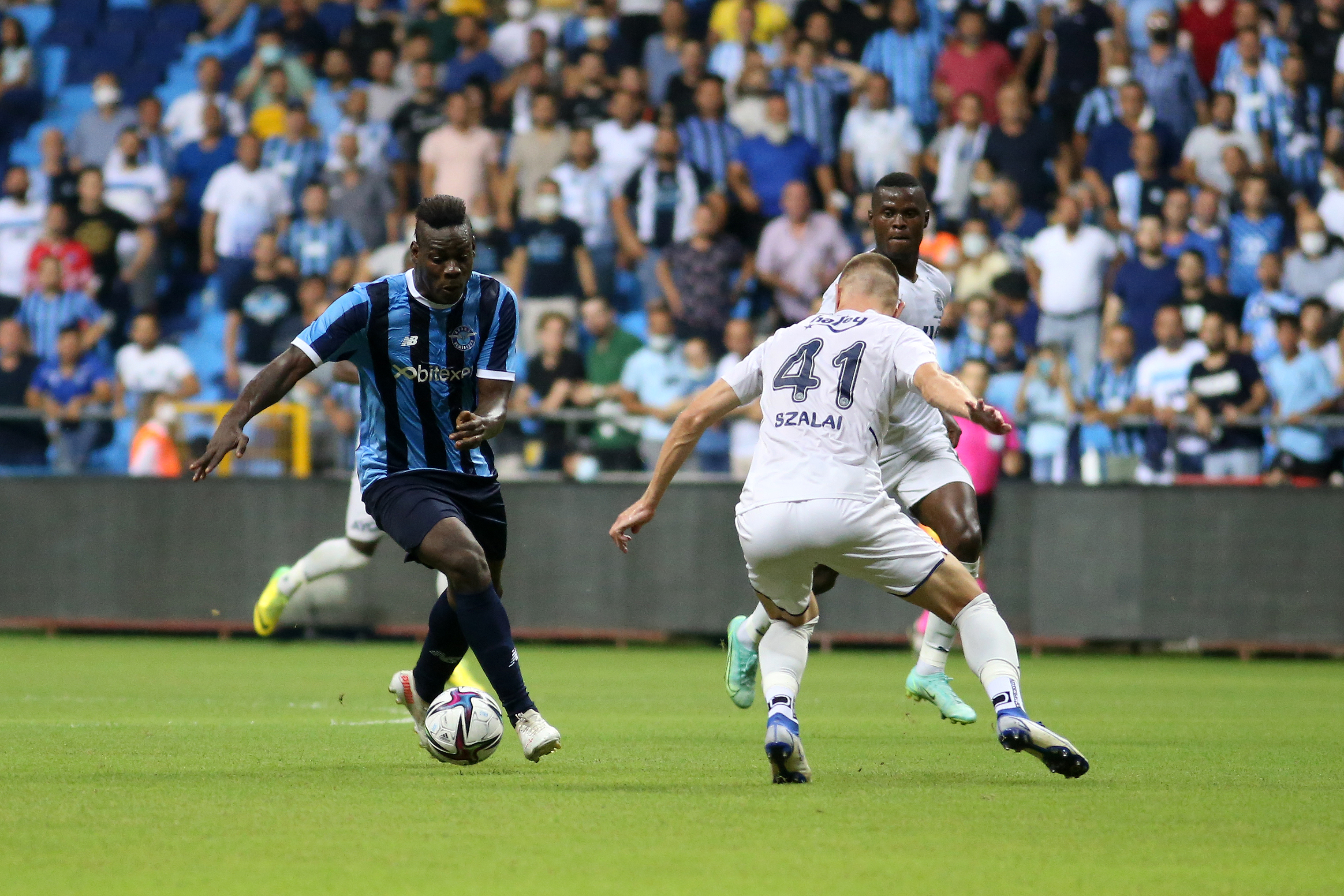 Yeni transfer Mario Balotelli'nin davranışları İtalyan basınında