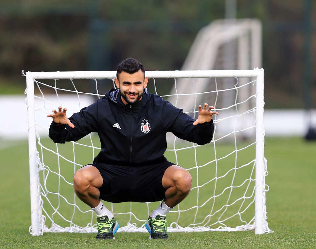 Rachid Ghezzal yarın İstanbul'a iniyor