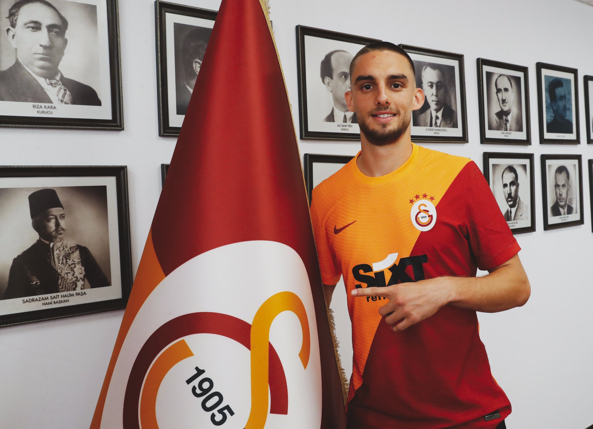 Süper Lig'de 2021-2022 sezonunun en pahalı transferi Victor Nelsson