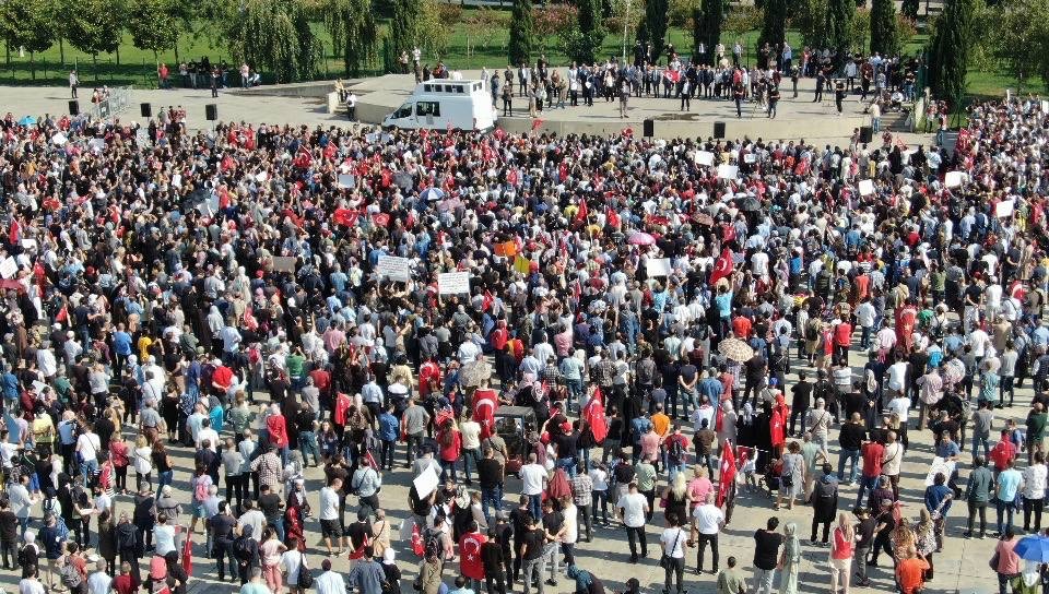 Maltepe'de aşı karşıtlarından miting