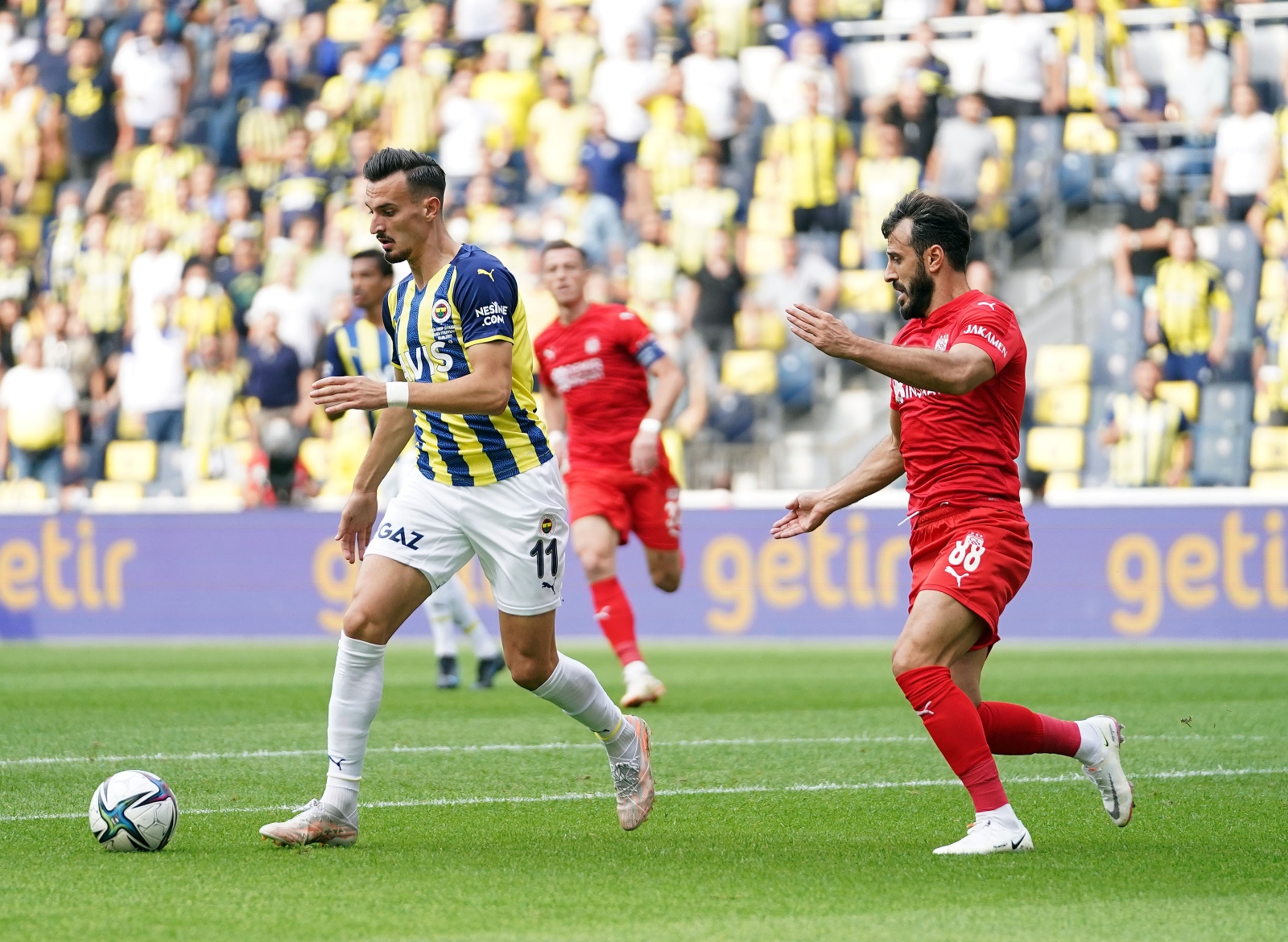 Fenerbahçe'de Tisserand, Sivasspor maçına devam edemedi