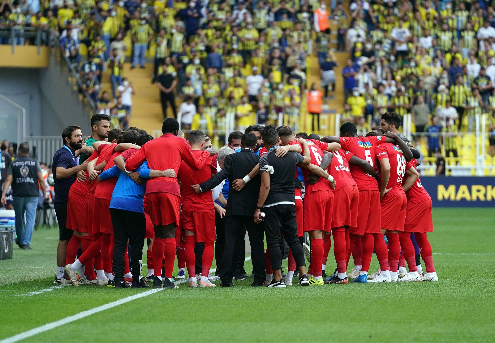 Fenerbahçe'de Tisserand, Sivasspor maçına devam edemedi