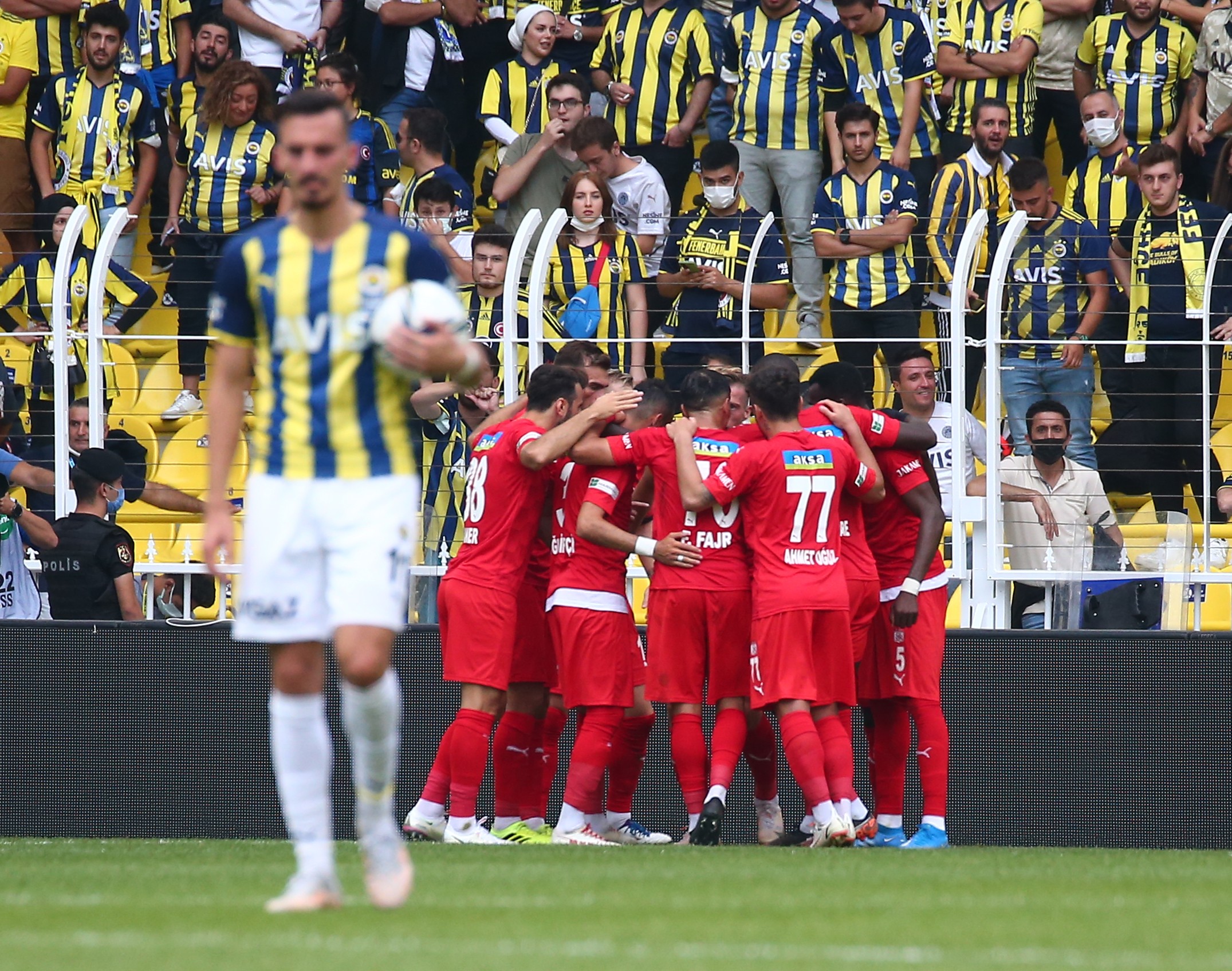 Fenerbahçe - Sivasspor maçında sakatlıklar arka arkaya