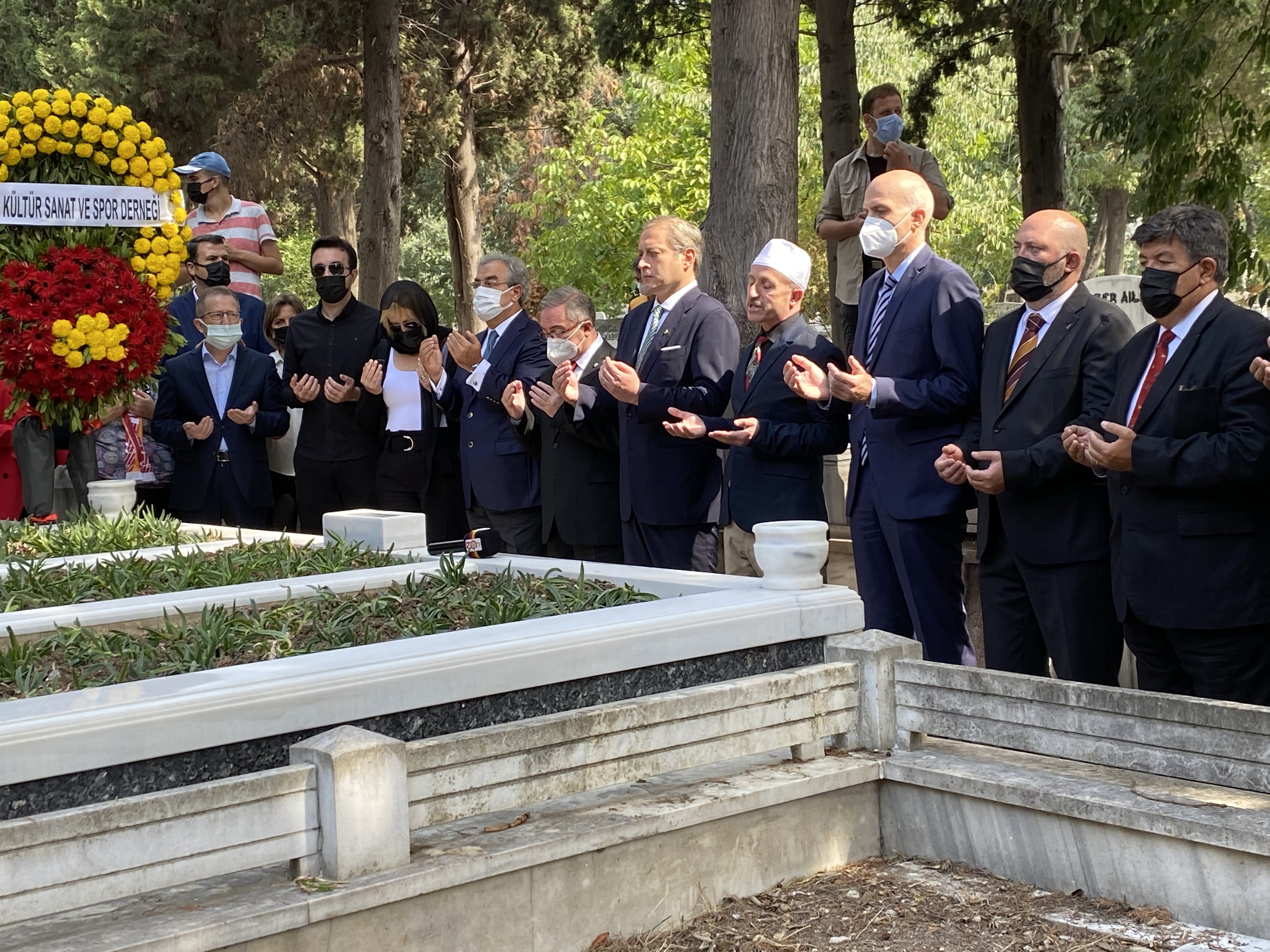 Metin Oktay, kabri başında anıldı